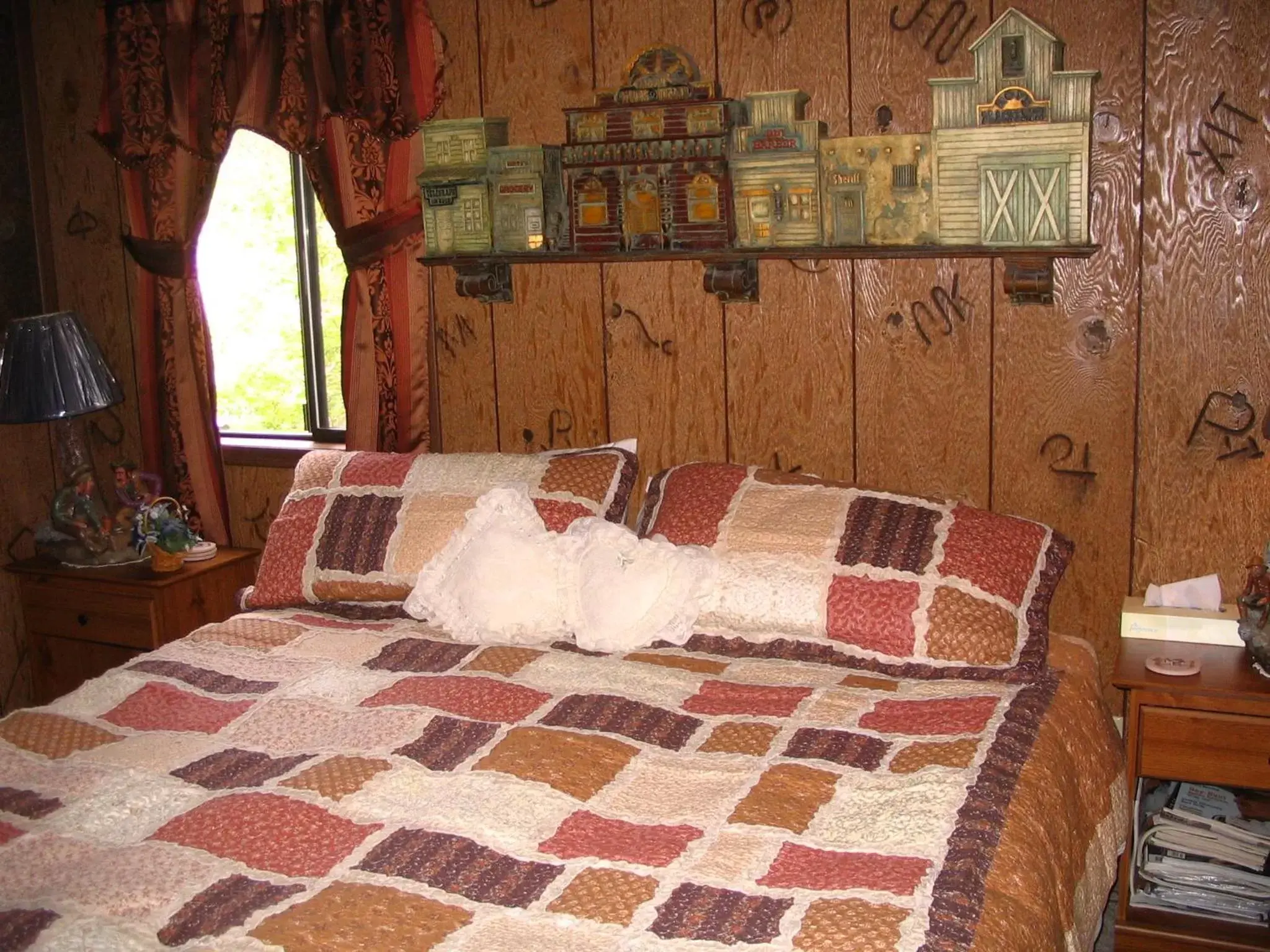 Bedroom, Bed in Lonesome Dove Ranch