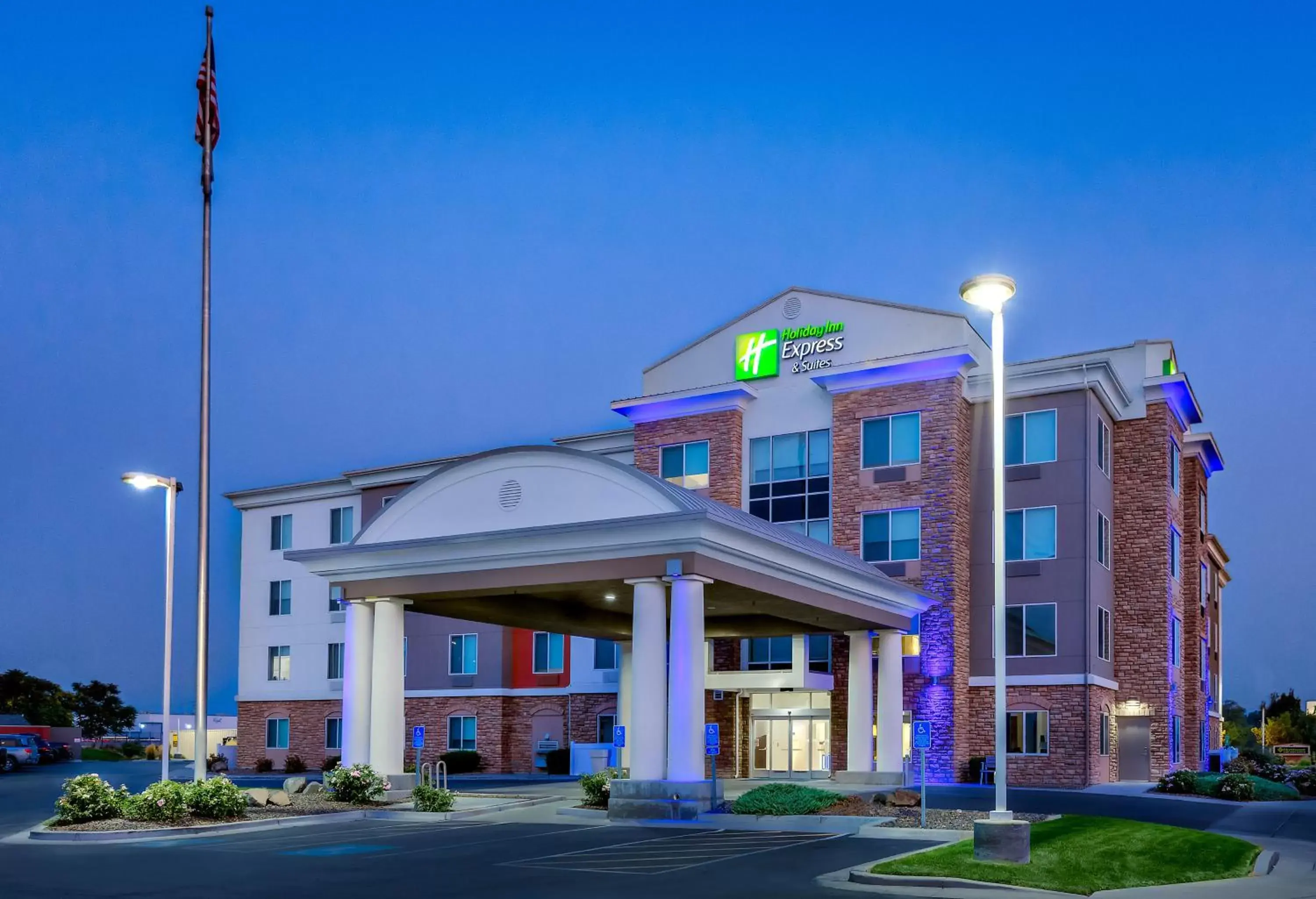 Property Building in Holiday Inn Express Hotel & Suites Ontario, an IHG Hotel