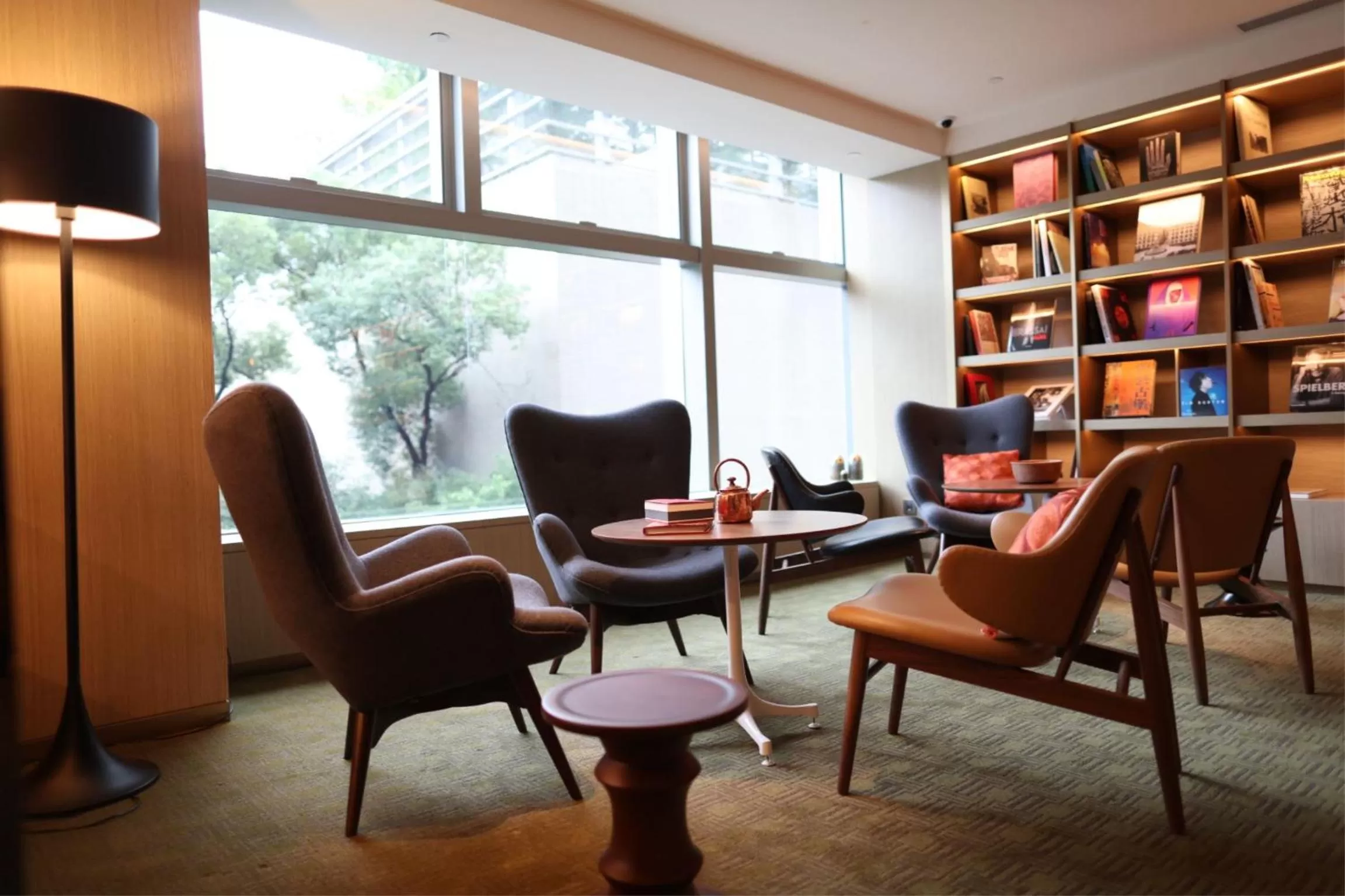 Communal lounge/ TV room in Hotel Stage