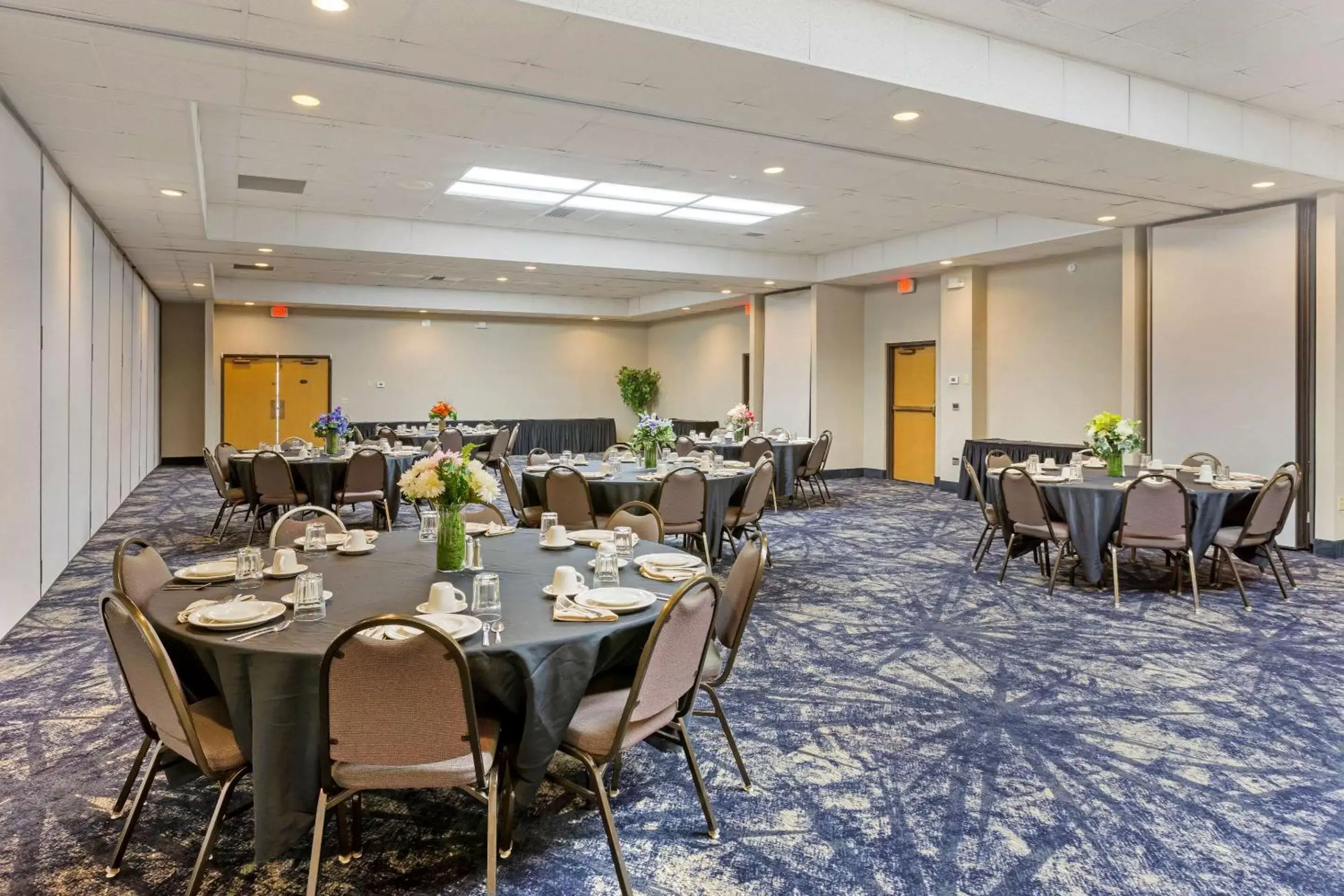 Meeting/conference room, Restaurant/Places to Eat in Quality Inn Harrison