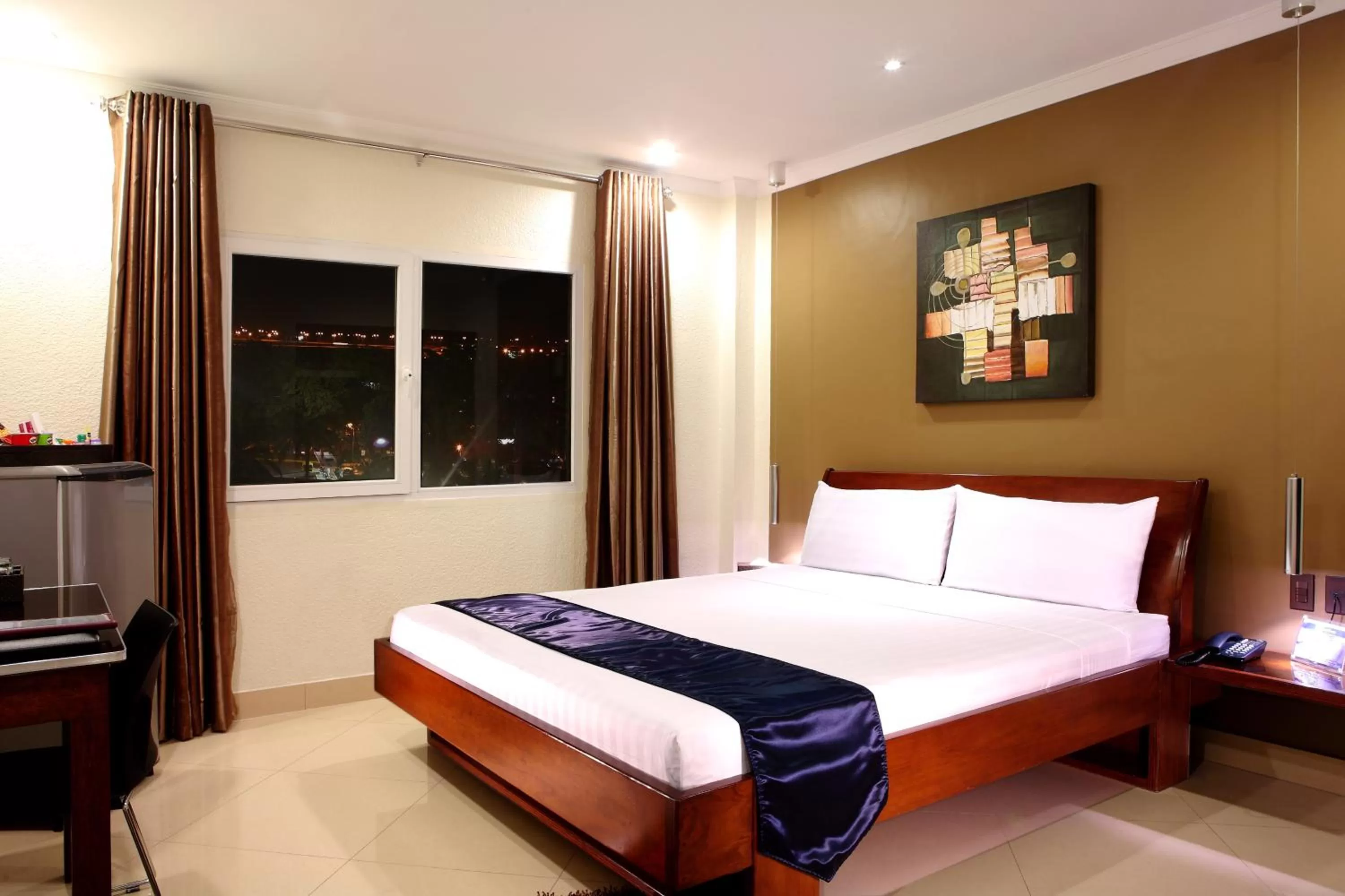 Bedroom, Bed in Queens Hotel Angeles City