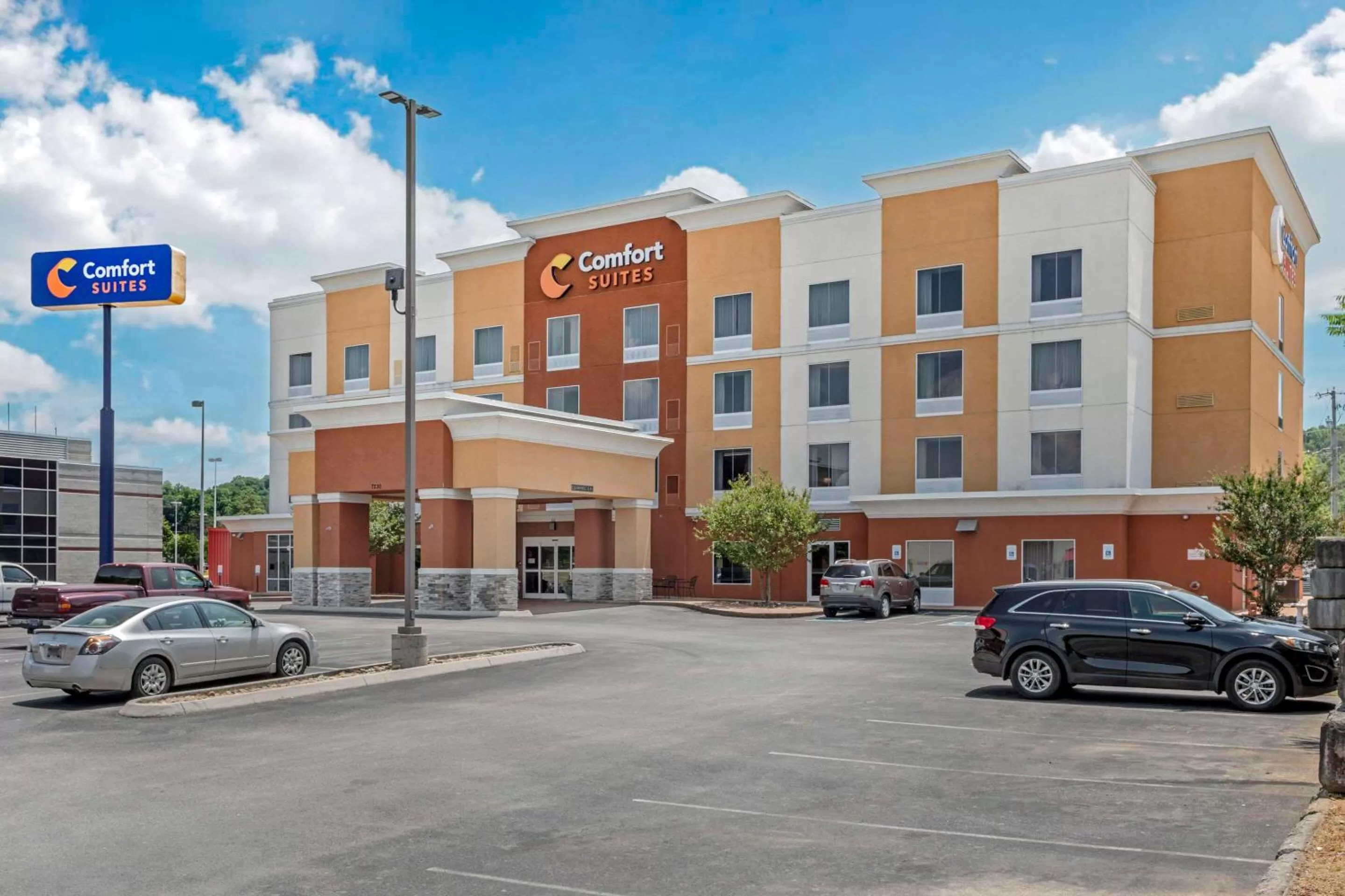 Property building in Comfort Suites Knoxville East