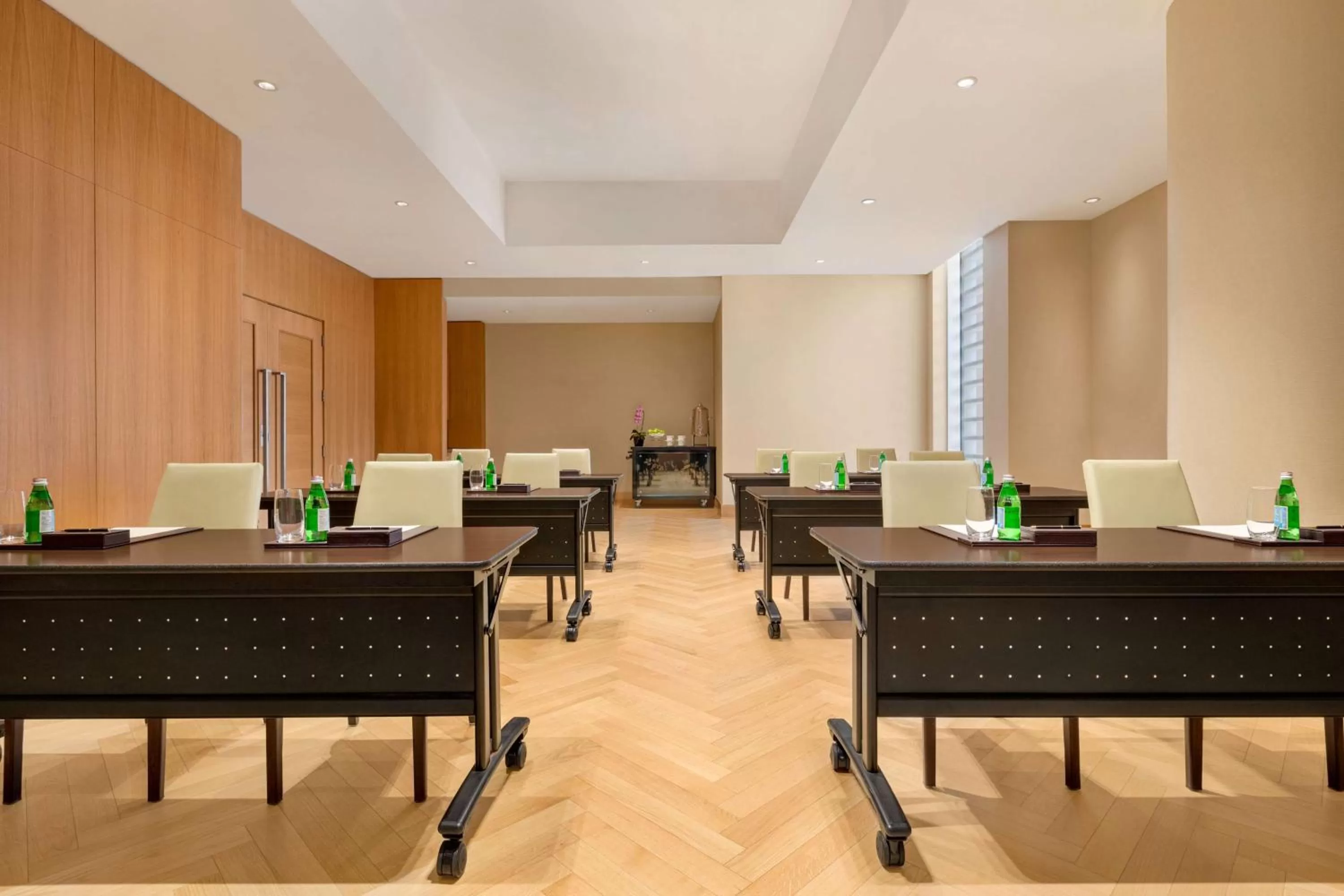 Meeting/conference room in Shangri-La Toronto
