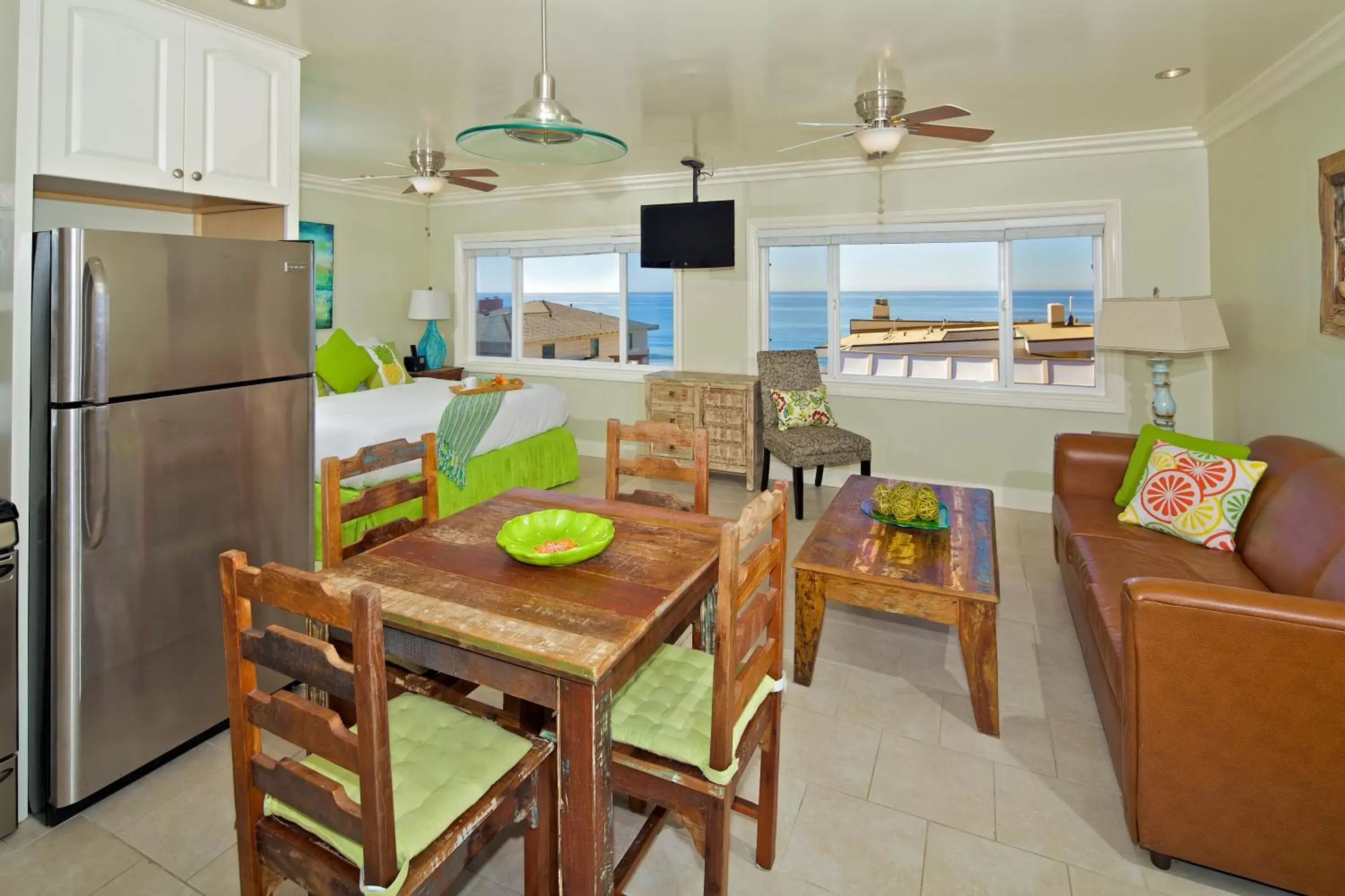 Seating area, Dining Area in Ocean Palms Beach Resort