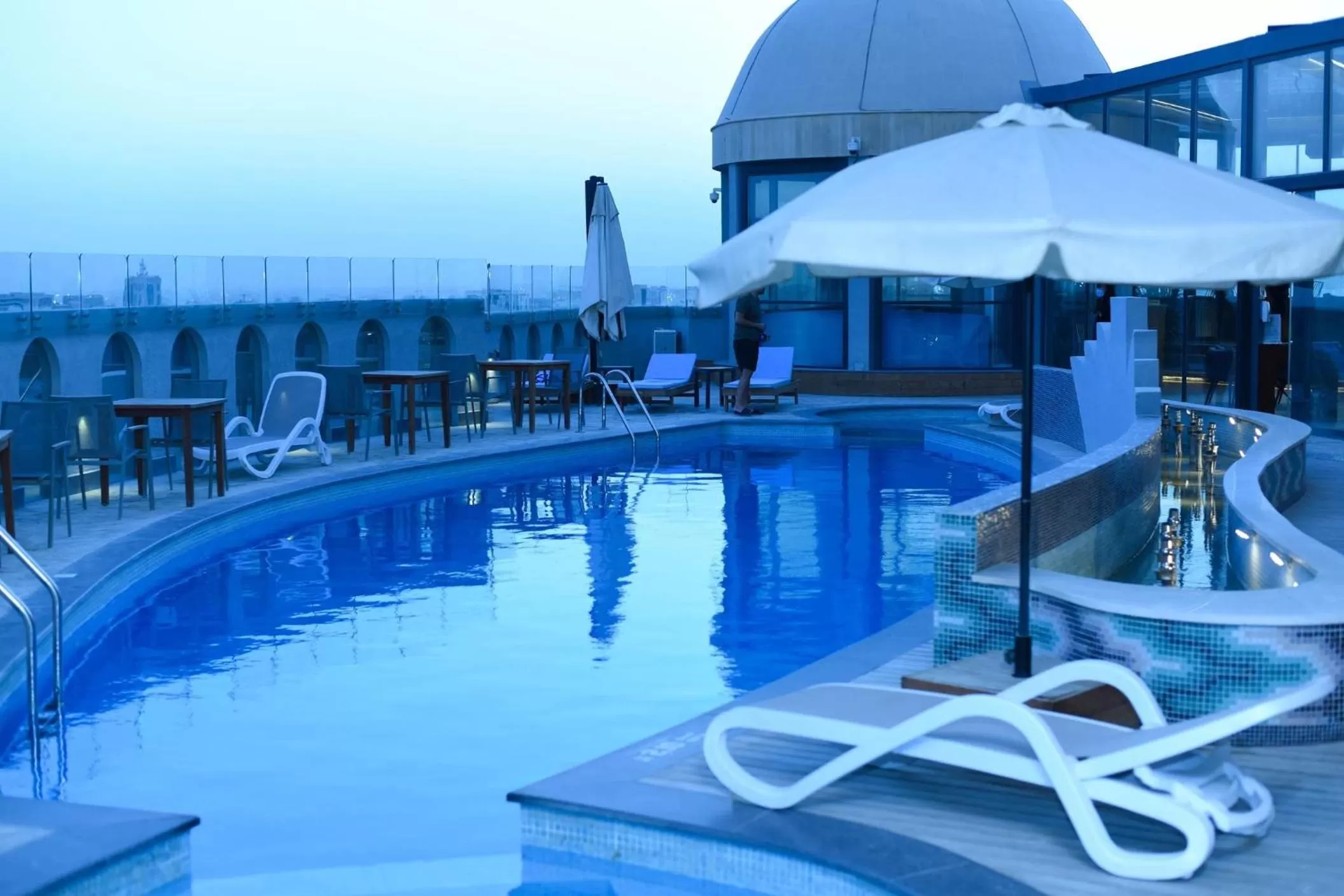 Swimming pool in Horizon Manor Hotel