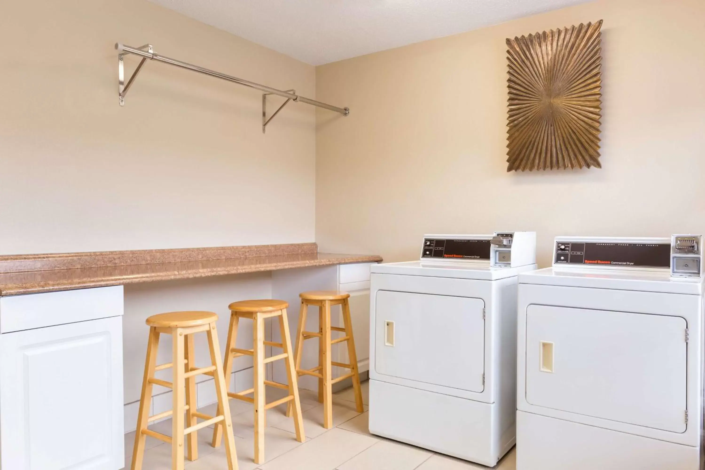 Property building, Kitchen/Kitchenette in Homewood Suites Grand Rapids