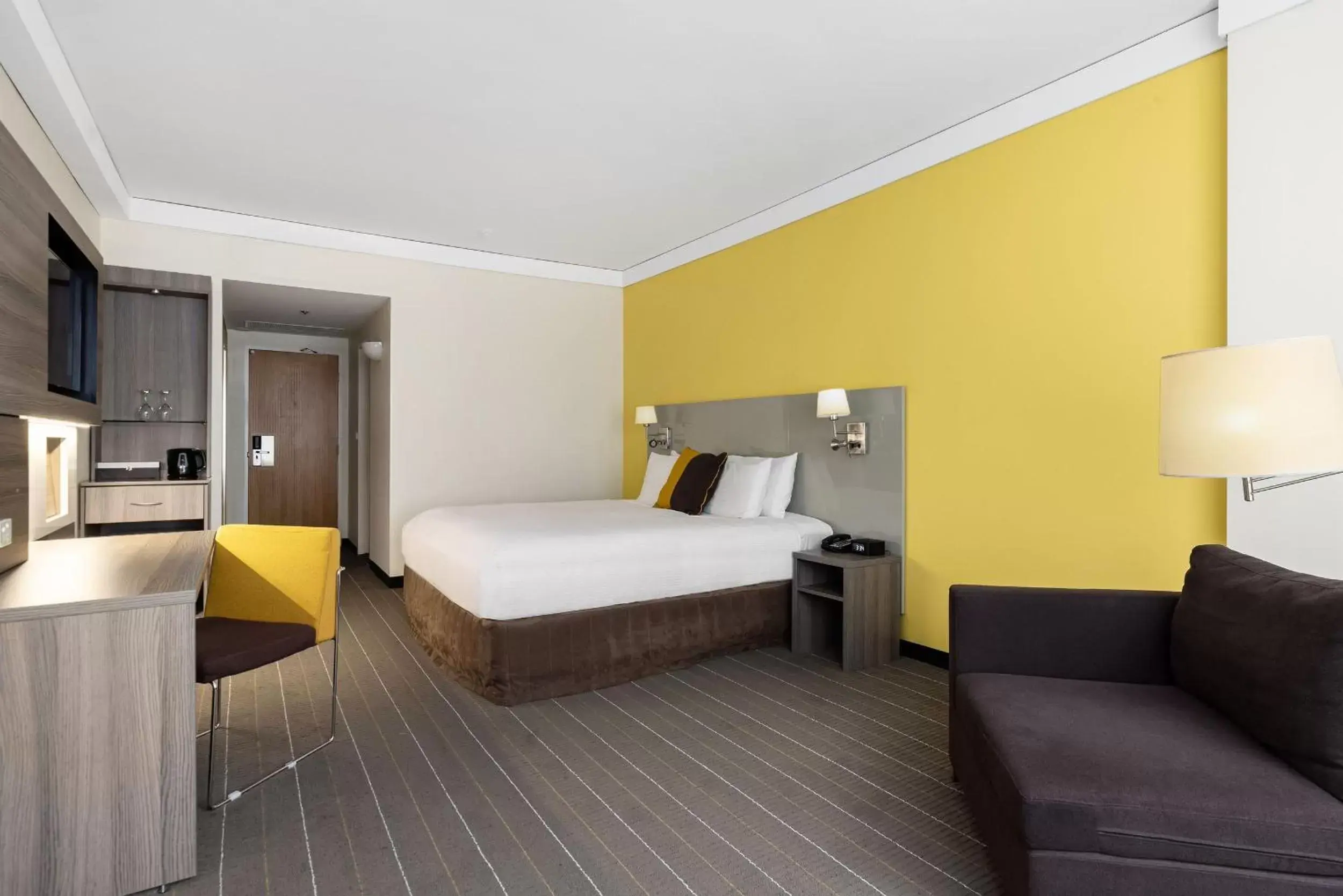 Bedroom, Bed in Novotel Sydney Central