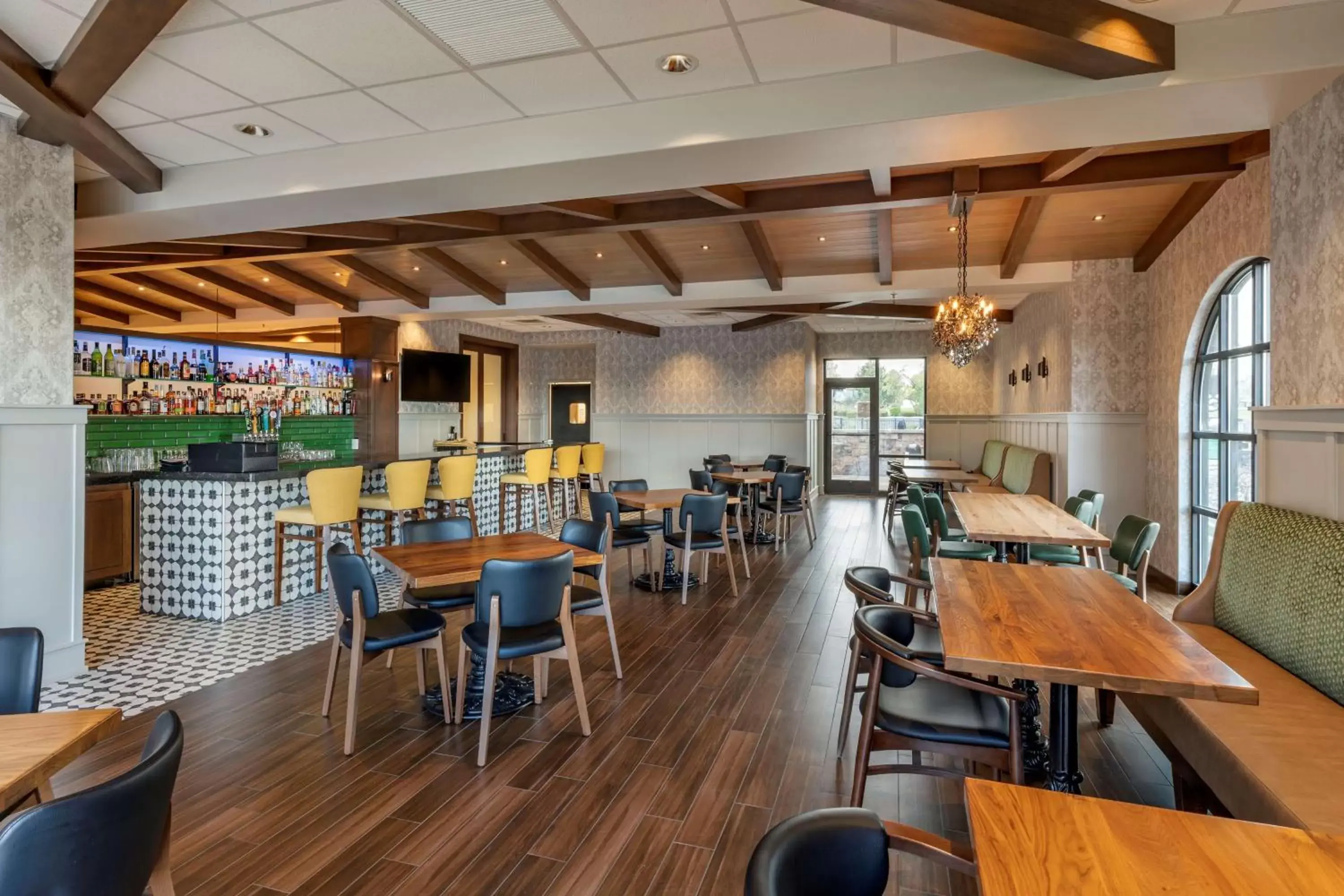 Restaurant/Places to Eat in Best Western Premier Pasco Inn and Suites