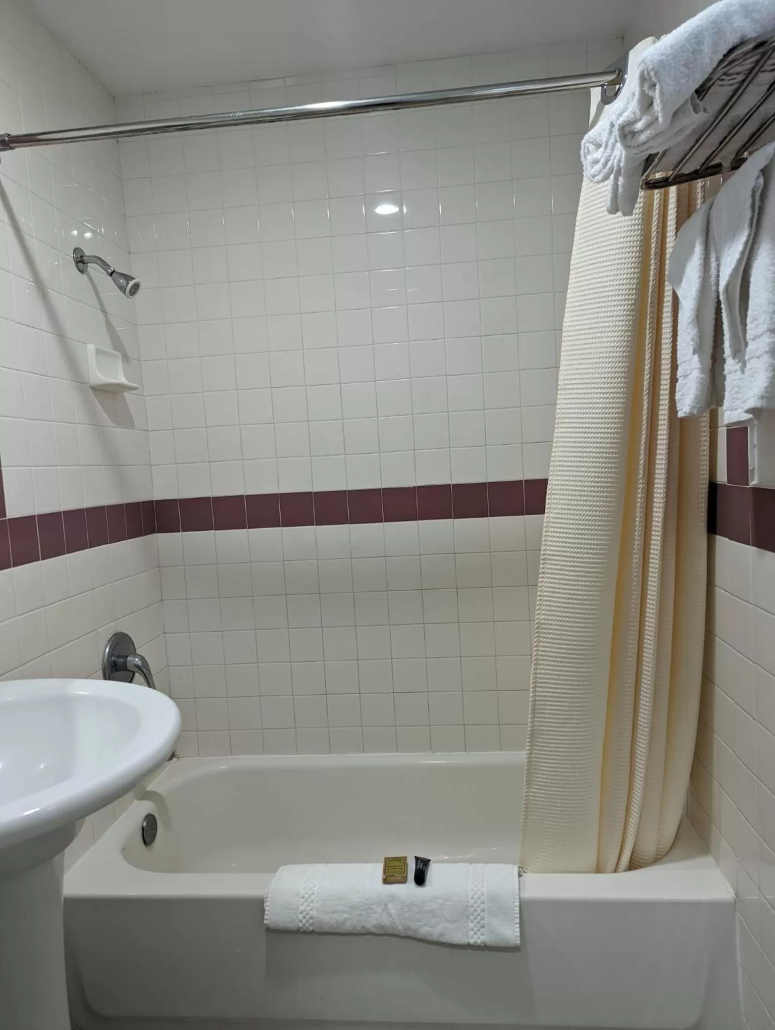 Shower in BEST MOTEL on Historic Route 66, Barstow