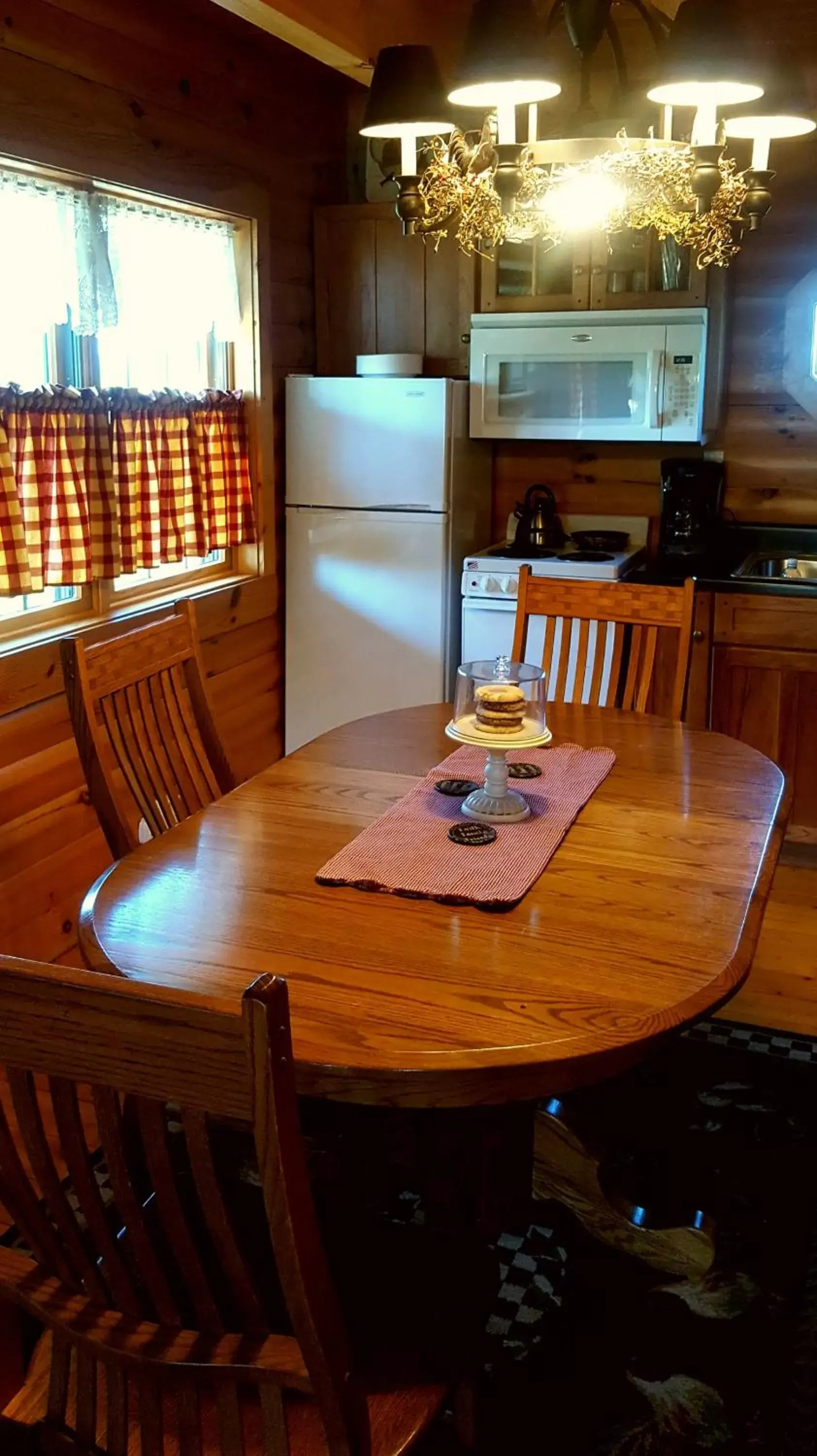 Dining Area in Amish Blessings Cabins