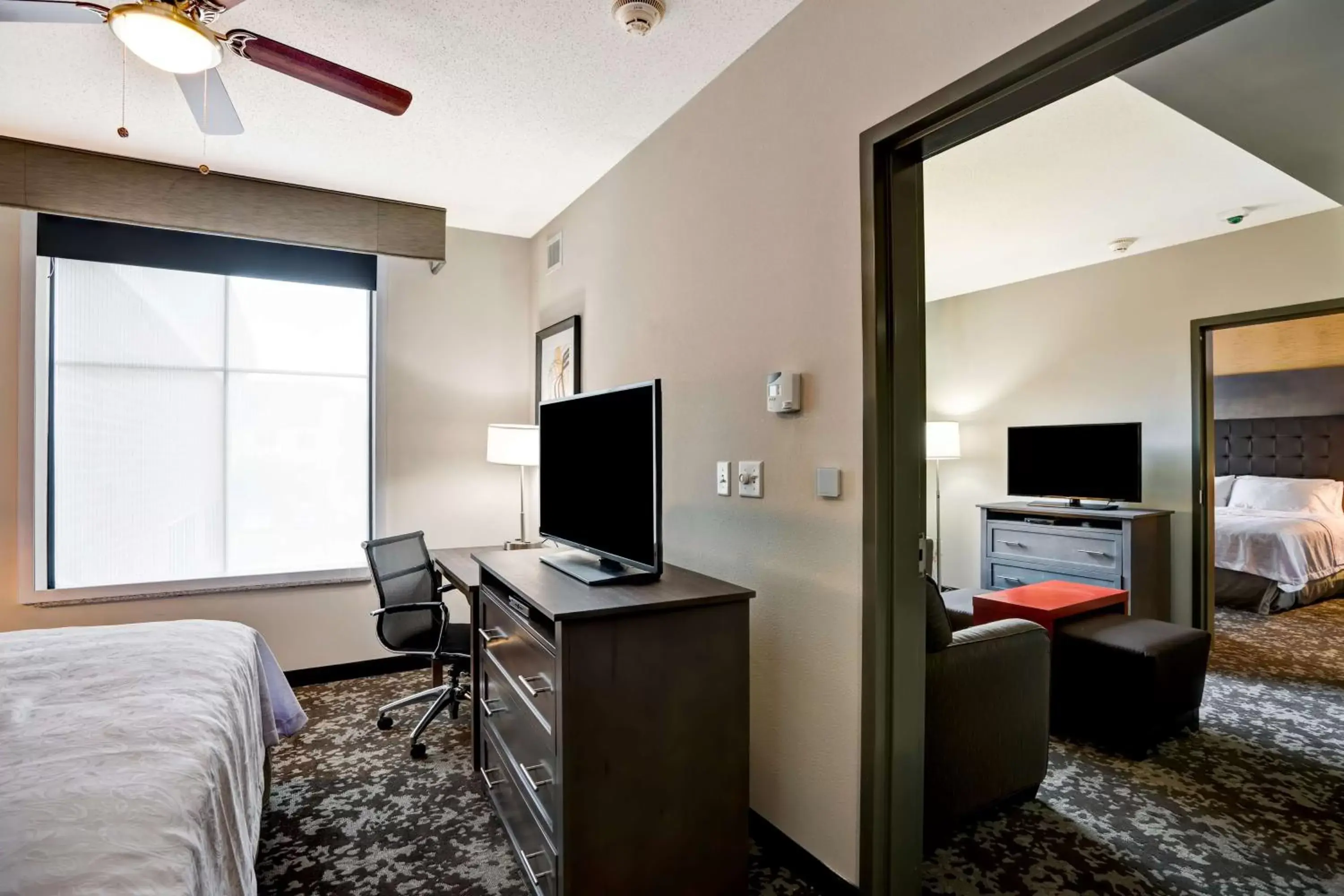 Bed, TV/Entertainment Center in Homewood Suites by Hilton Christiansburg