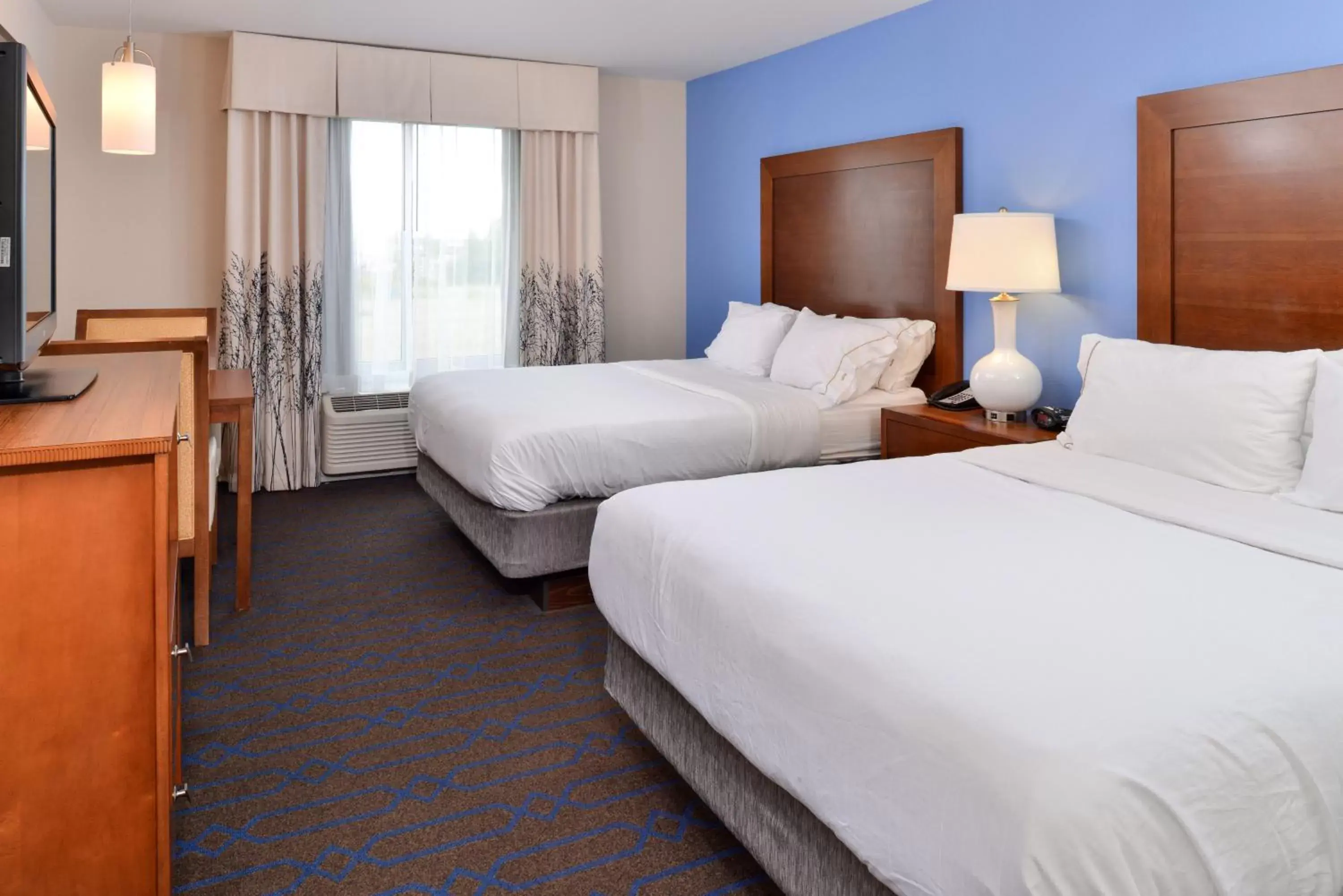 Photo of the whole room, Bed in Holiday Inn Express Hotel & Suites Terre Haute, an IHG Hotel