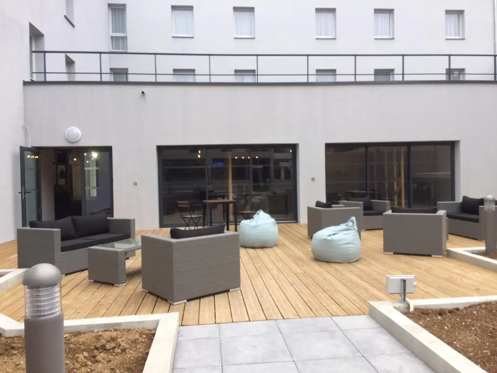 Patio in ibis Styles Chalons en Champagne Centre