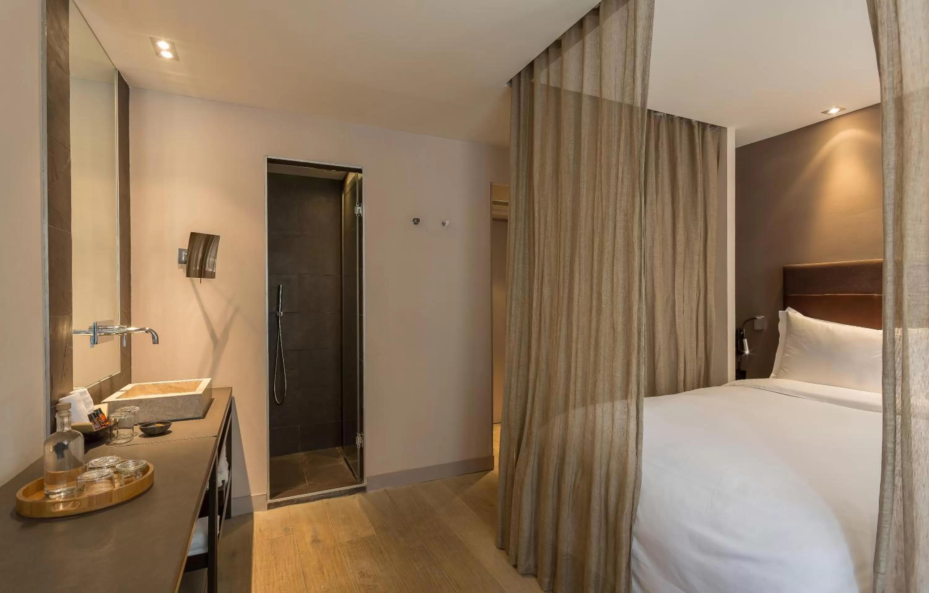 Photo of the whole room, Bed in Hidden Hotel