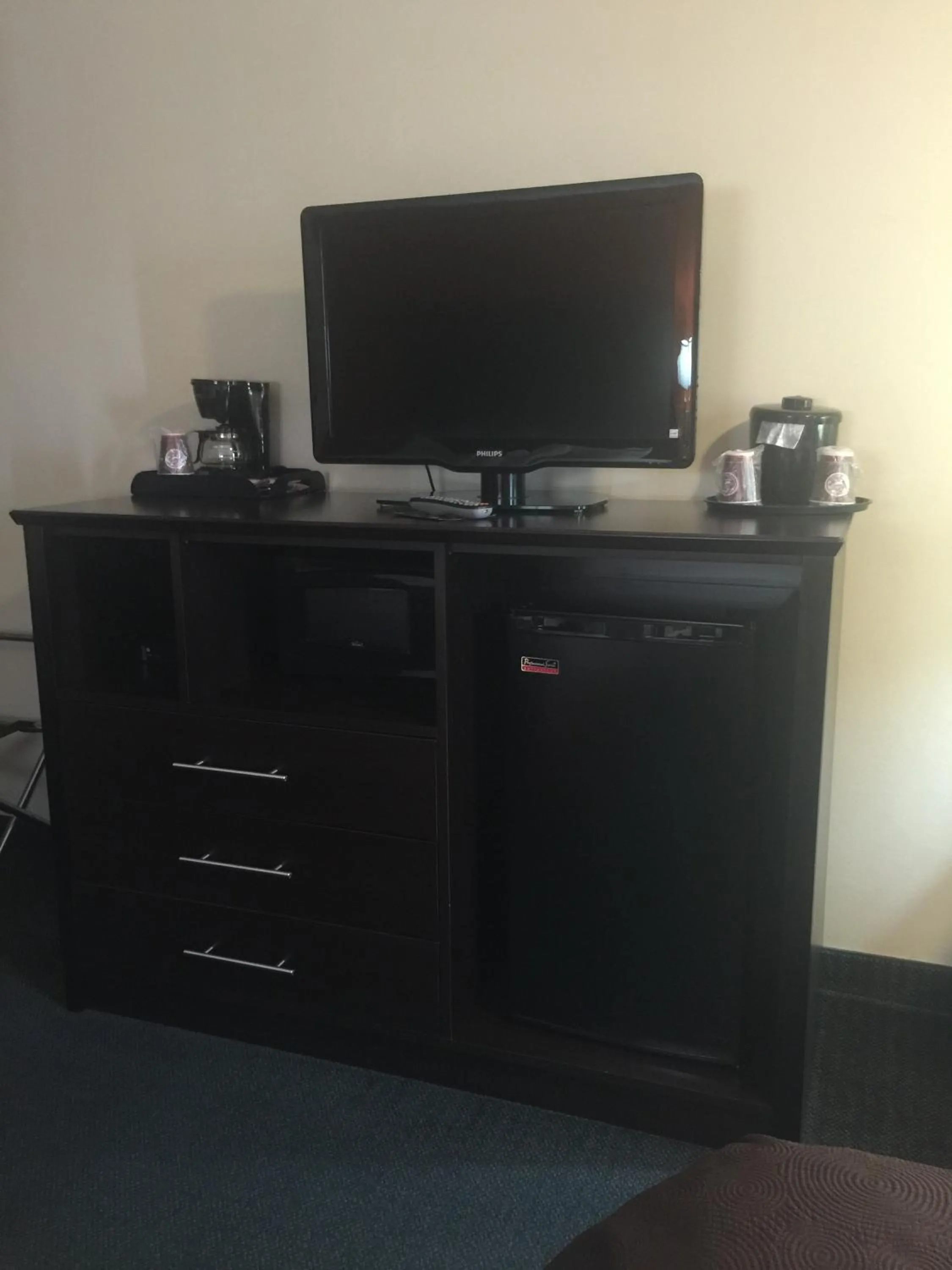 TV and multimedia, TV/Entertainment Center in AmericInn by Wyndham Salina