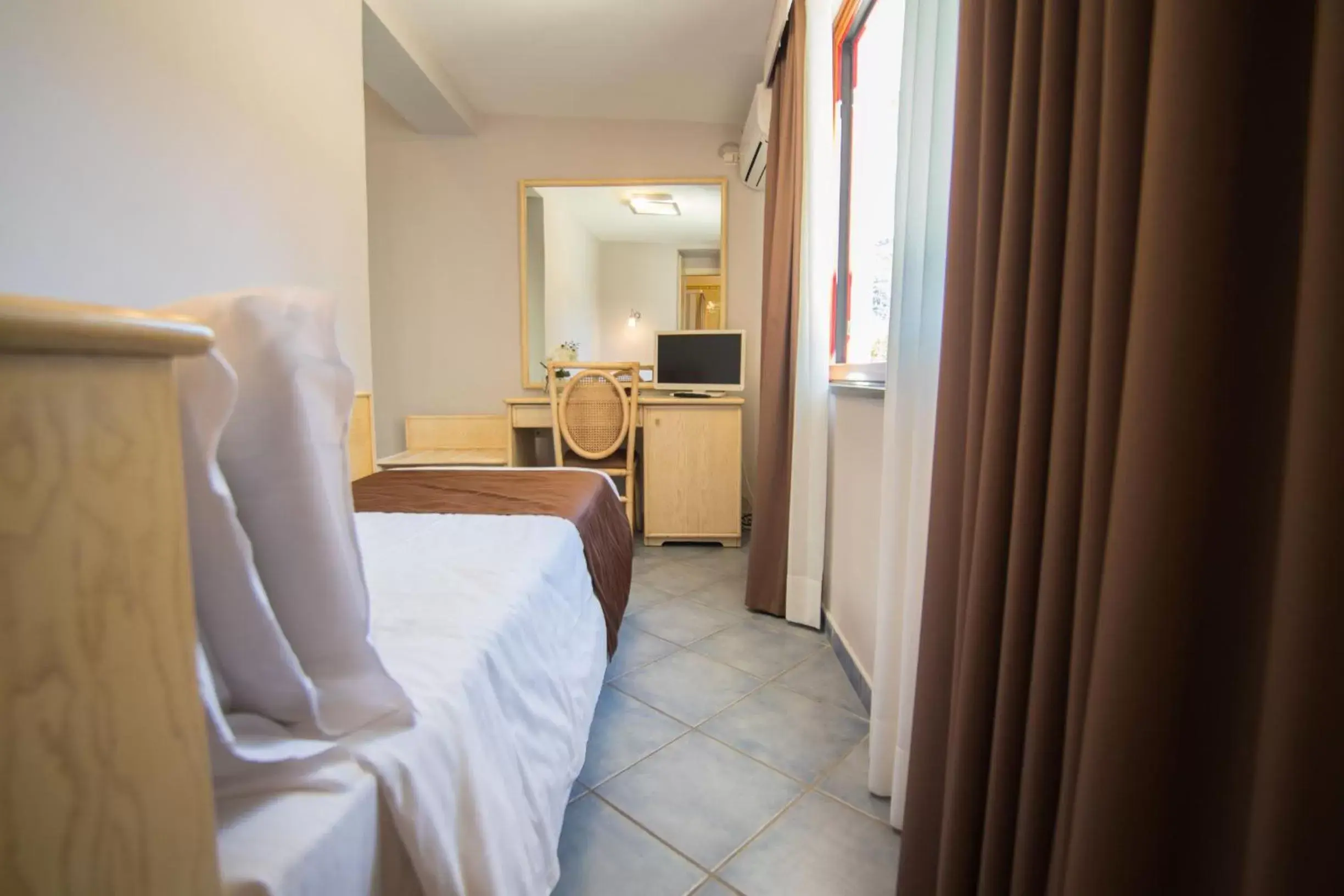 Shower, Bed in Hotel Soleluna