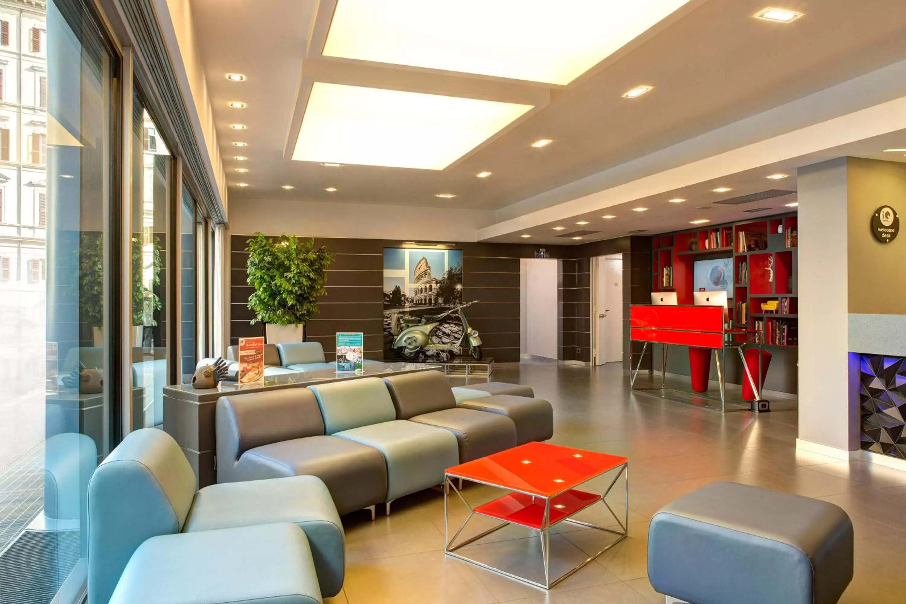 Lobby or reception in iQ Hotel Roma