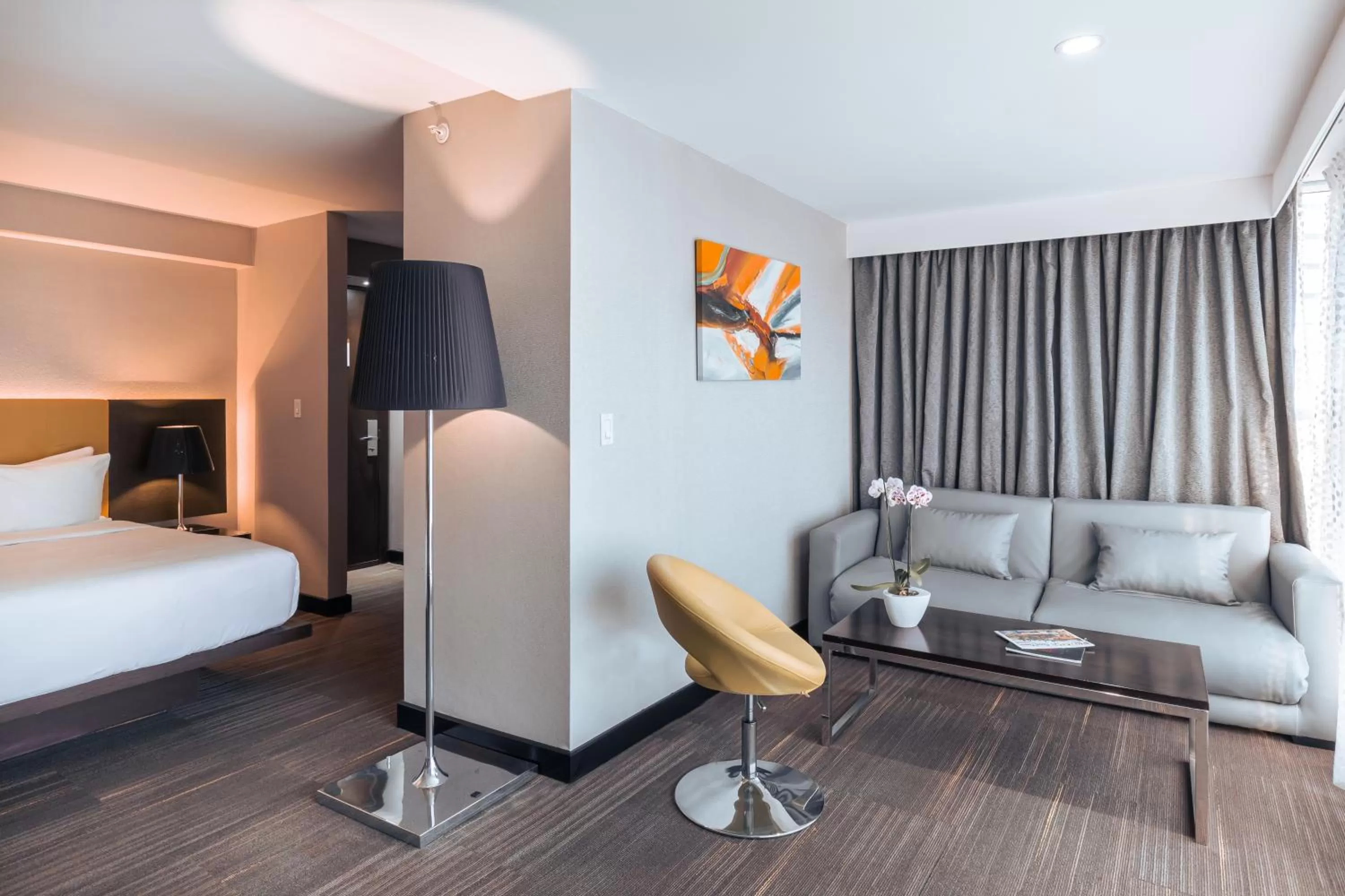 Photo of the whole room, Bed in Exe Oriental Panamá