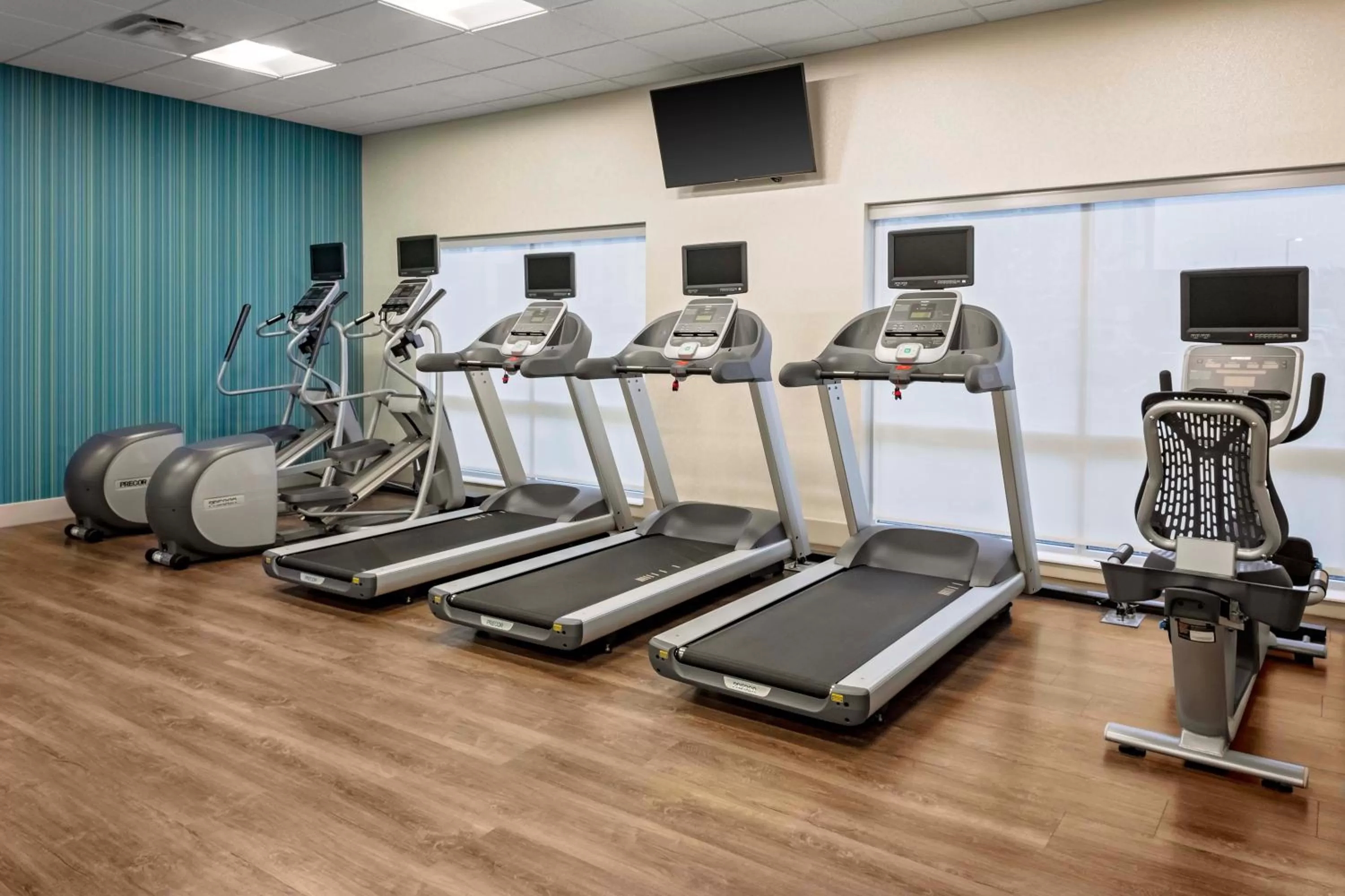 Fitness centre/facilities in Holiday Inn Express & Suites - Madison by IHG