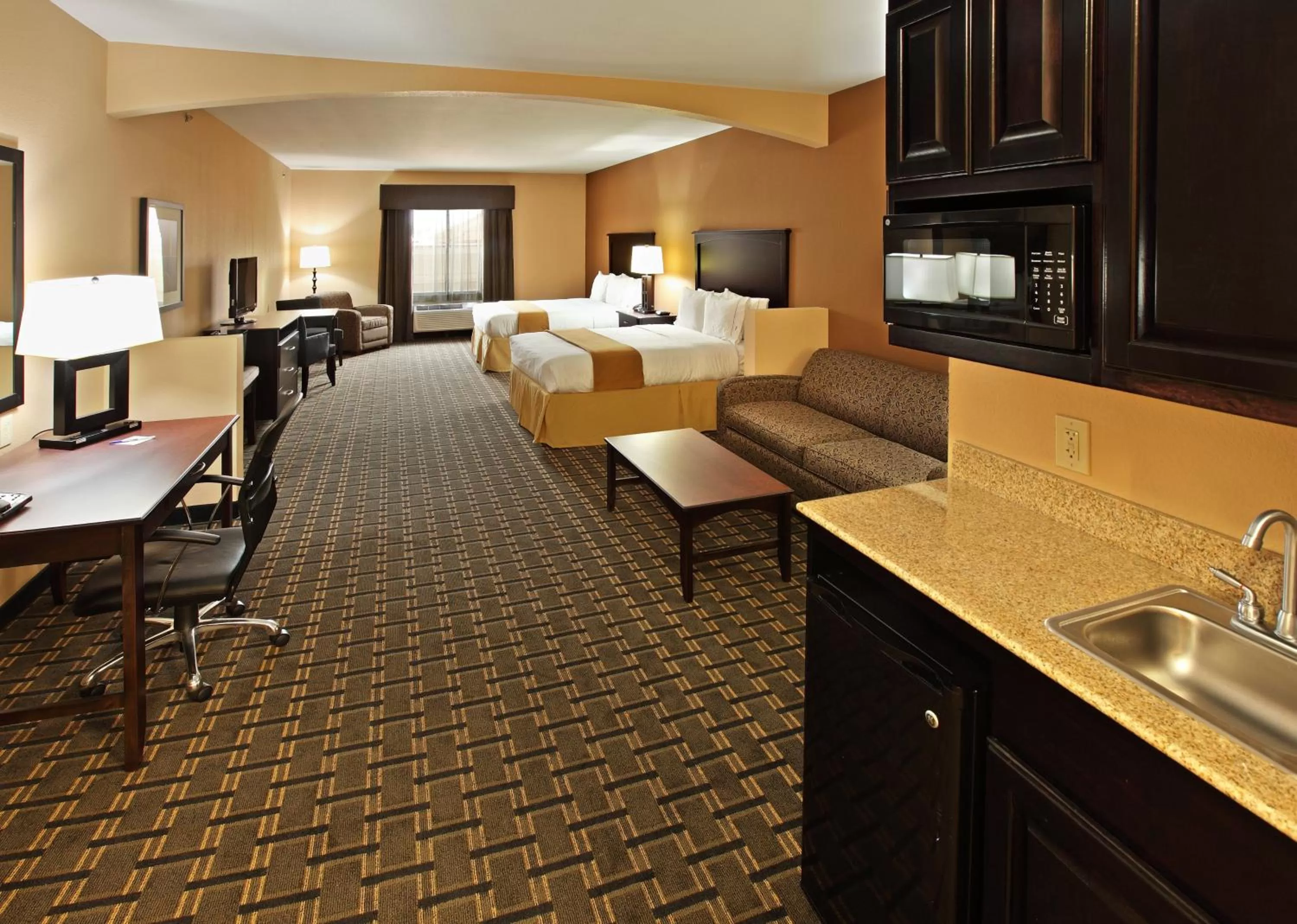 Photo of the whole room in Holiday Inn Express Hotel & Suites Texarkana East by IHG