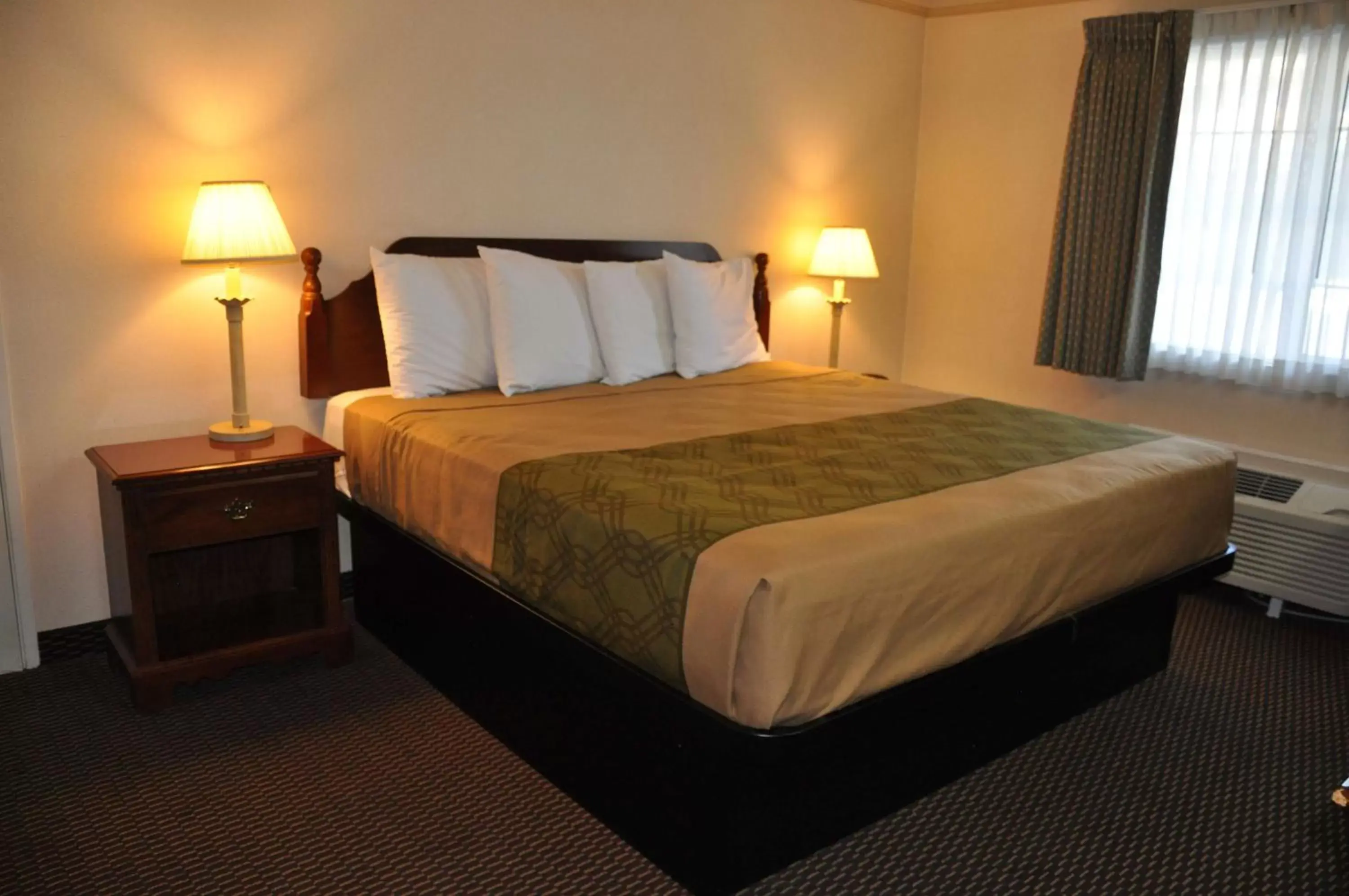 Bedroom, Bed in SureStay Hotel by Best Western Castro Valley