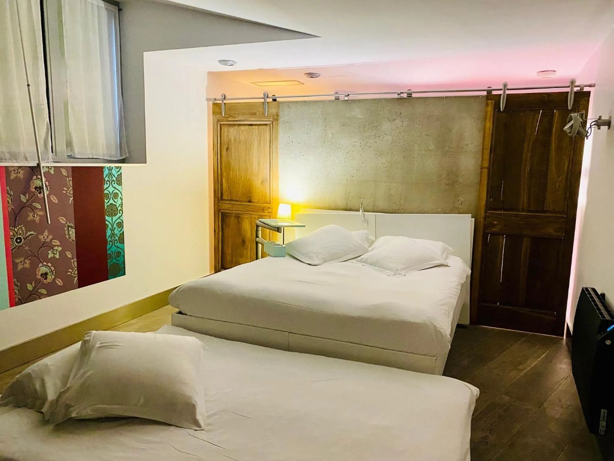 Bed in Hôtel Le Dormeur du Val