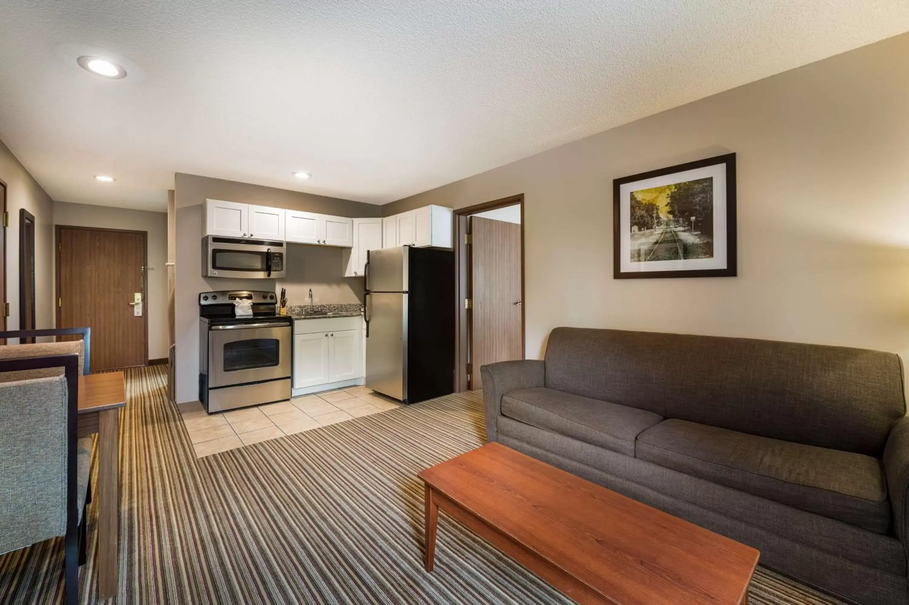 One-Bedroom King Apartment with Sofa Bed - Non-Smoking in Best Western Park Oasis Inn One-Bedroom King Apartment with Sofa Bed - Non-Smoking in Best Western Park Oasis Inn