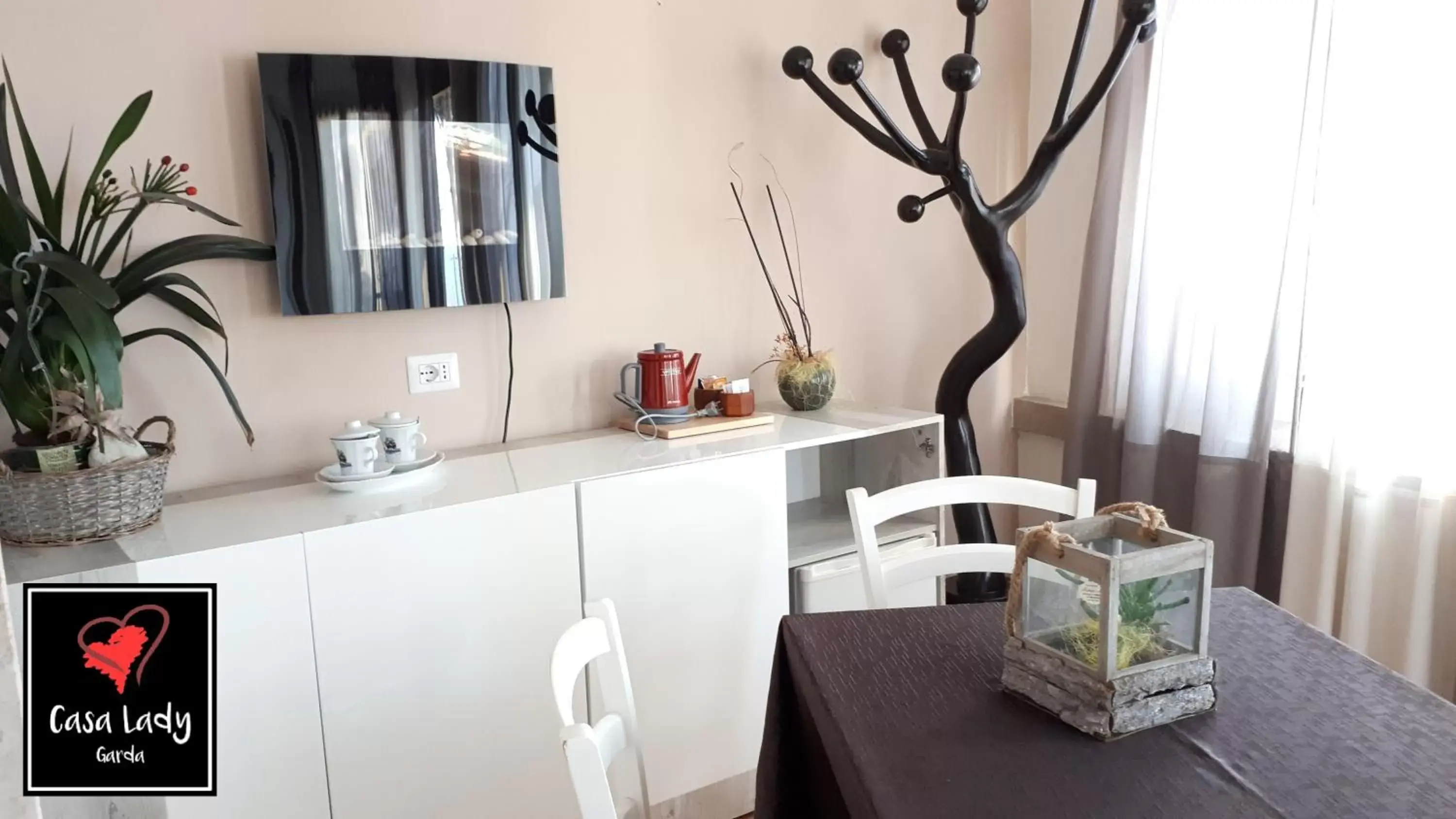 Dining area, TV/Entertainment Center in Casa Lady