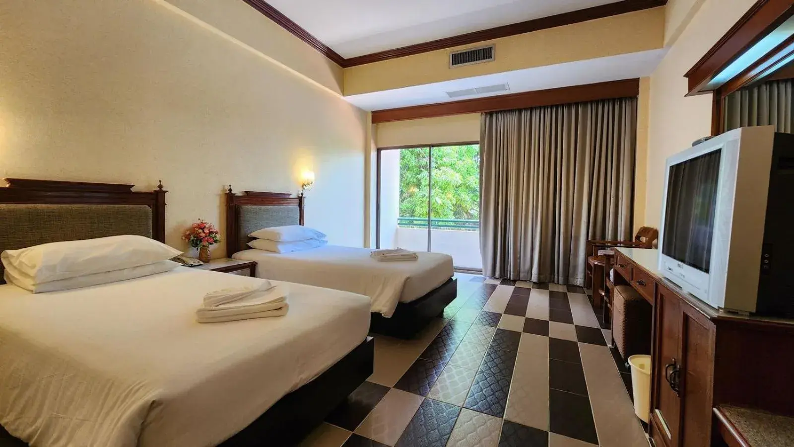 Bed in Pattaya Garden Resort