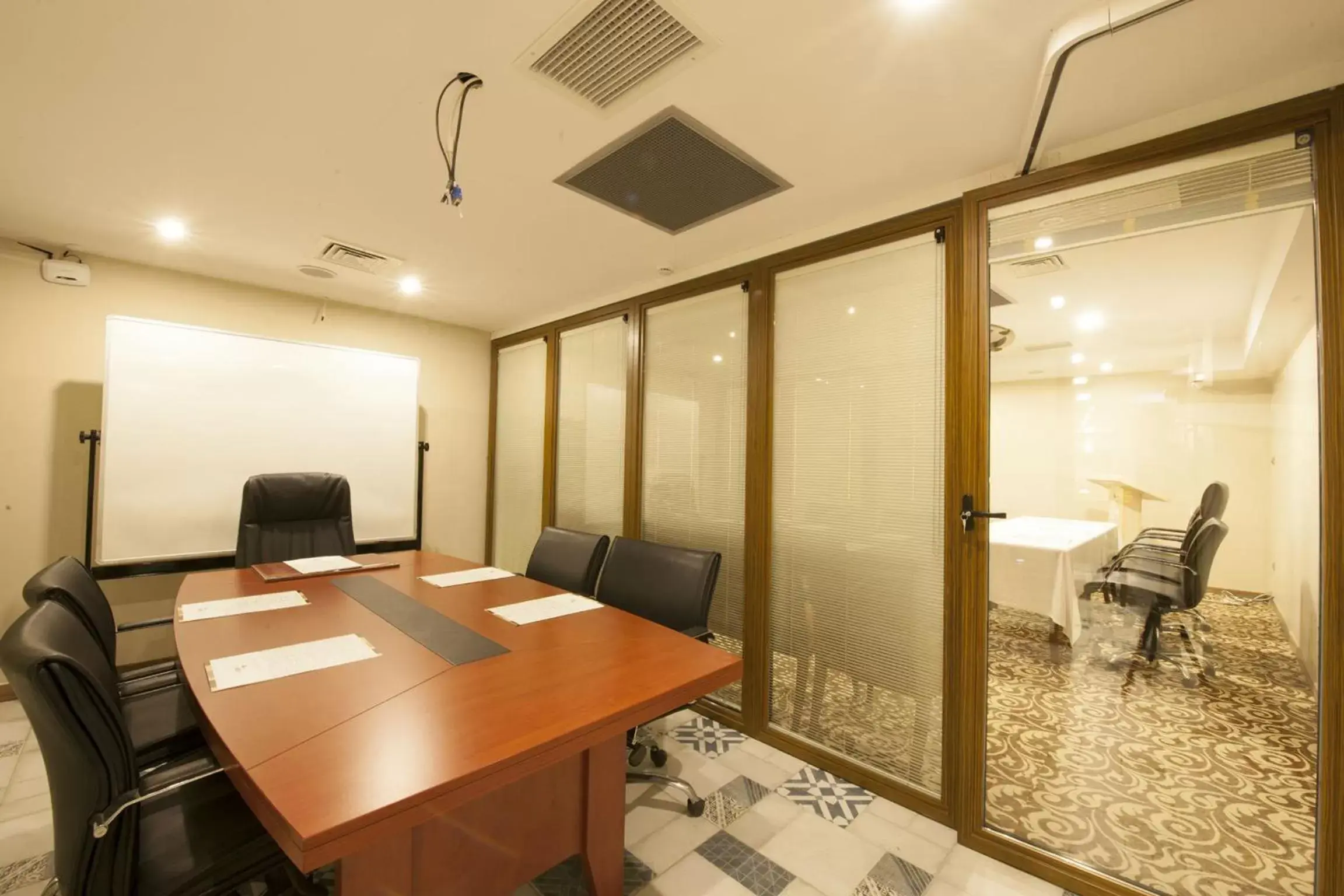 Business facilities in Hotel Ney