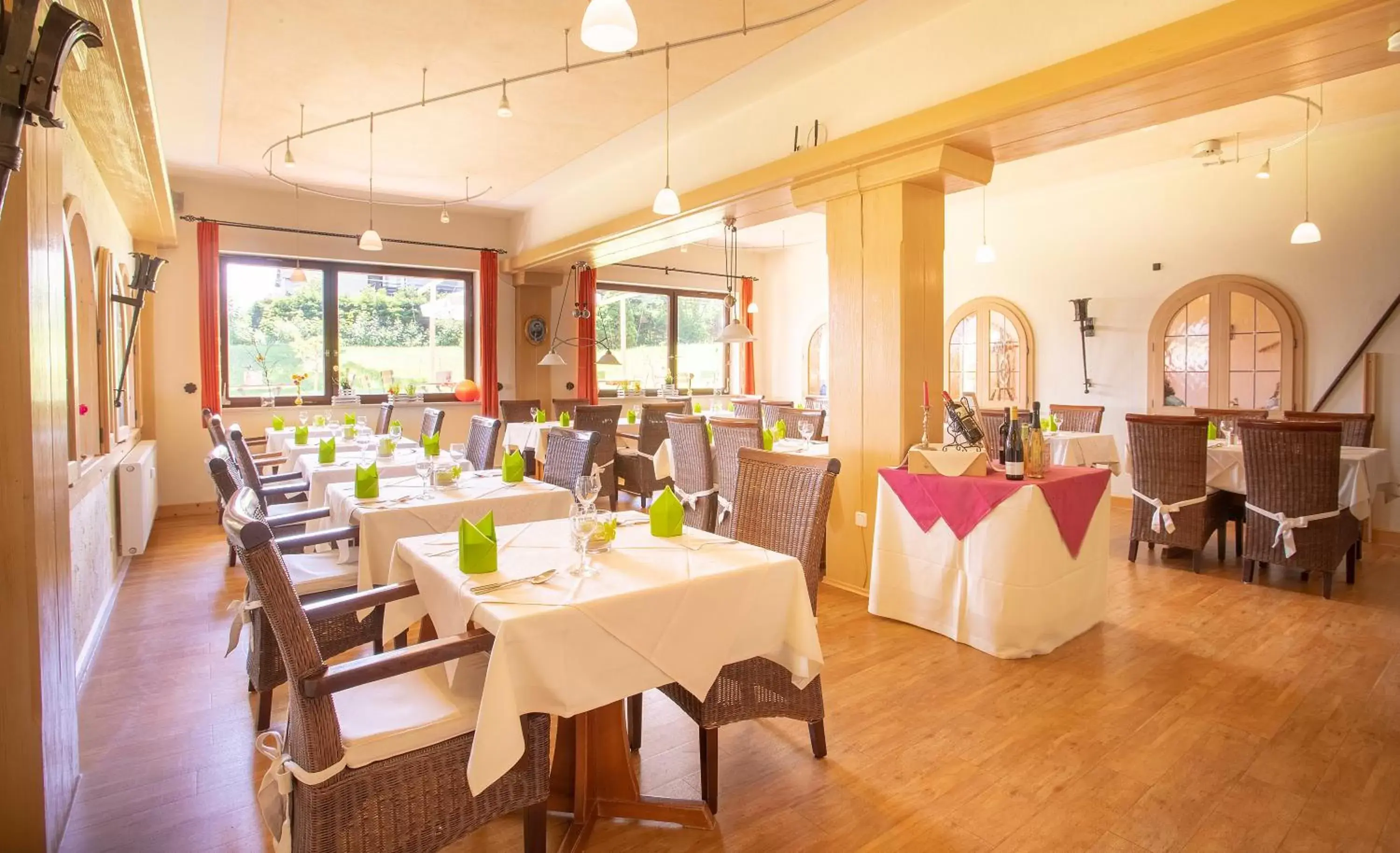 Restaurant/Places to Eat in Landhotel Seeg