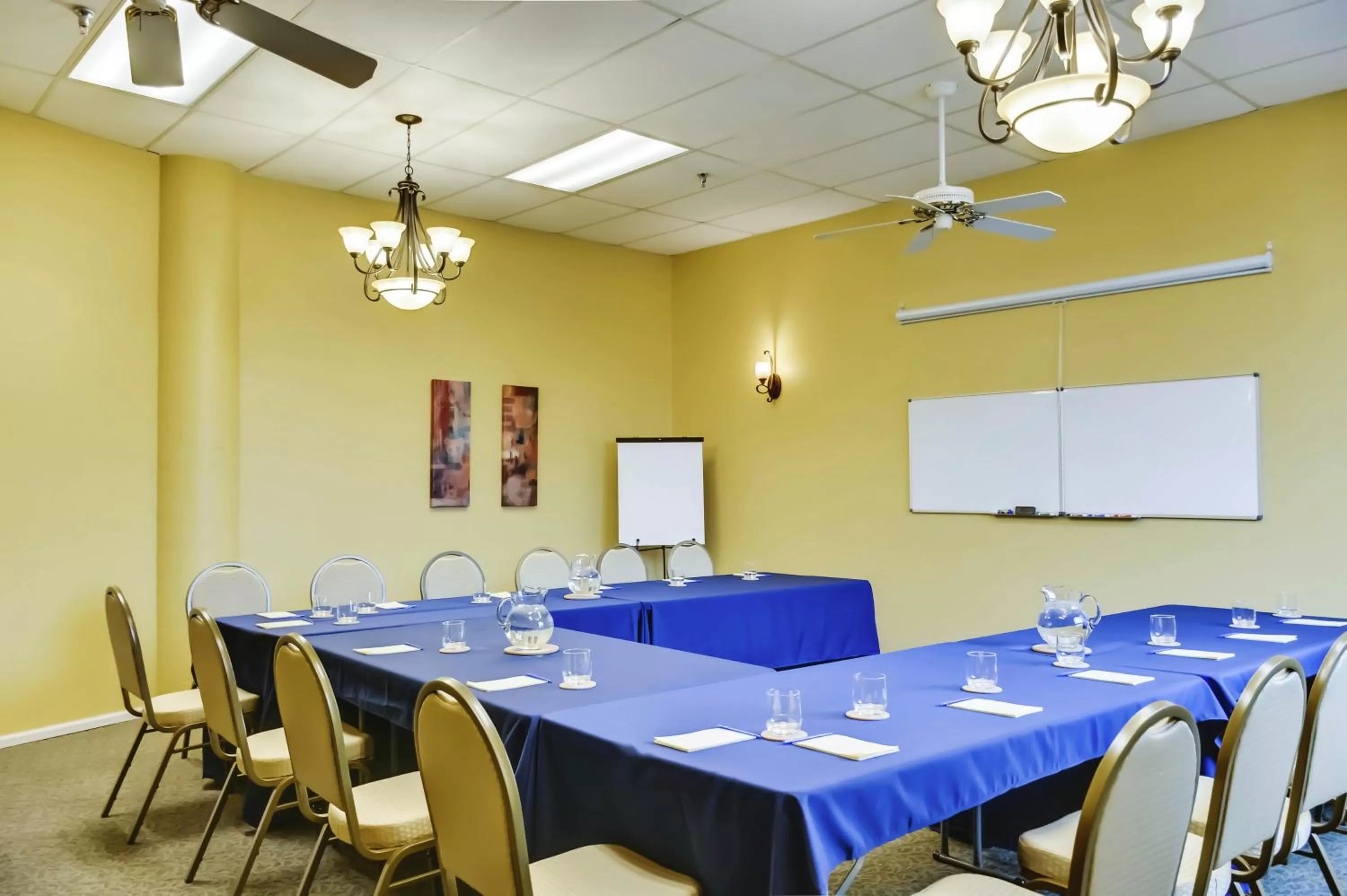 Business facilities in Forest Villas Hotel