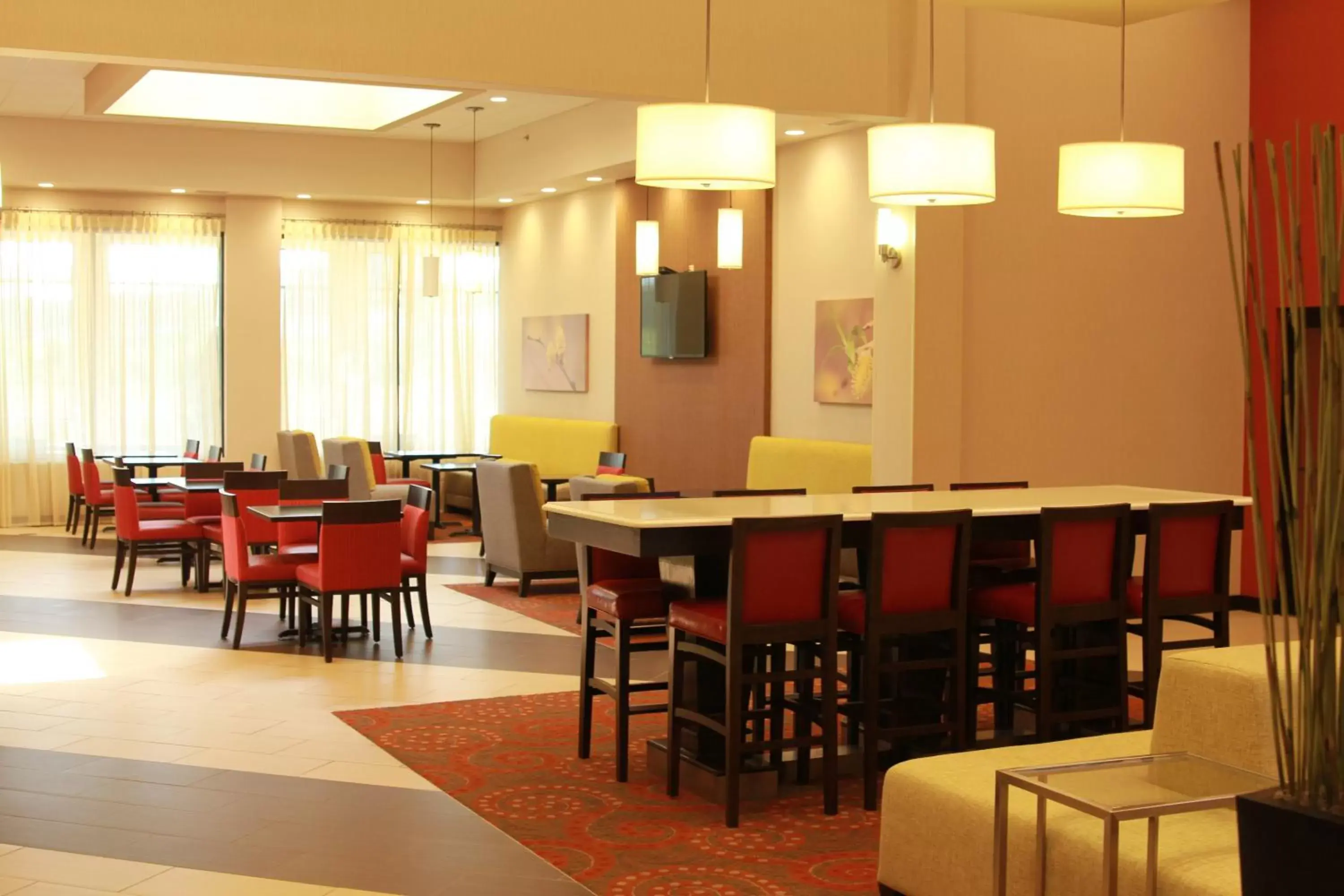 Property building, Restaurant/Places to Eat in Holiday Inn Express Hotel & Suites Indianapolis W - Airport Area, an IHG Hotel