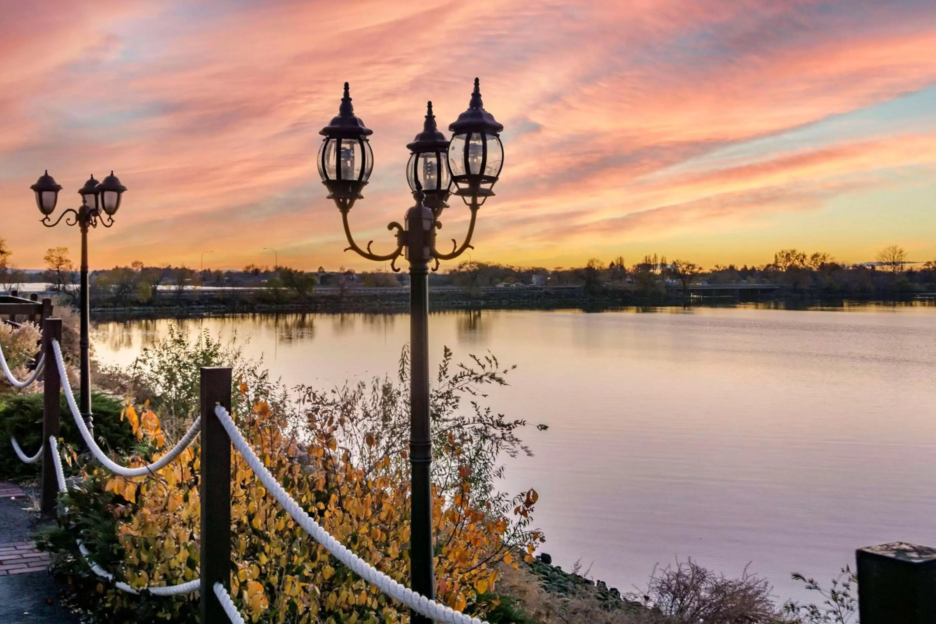 Property building in Best Western PLUS Lake Front Hotel
