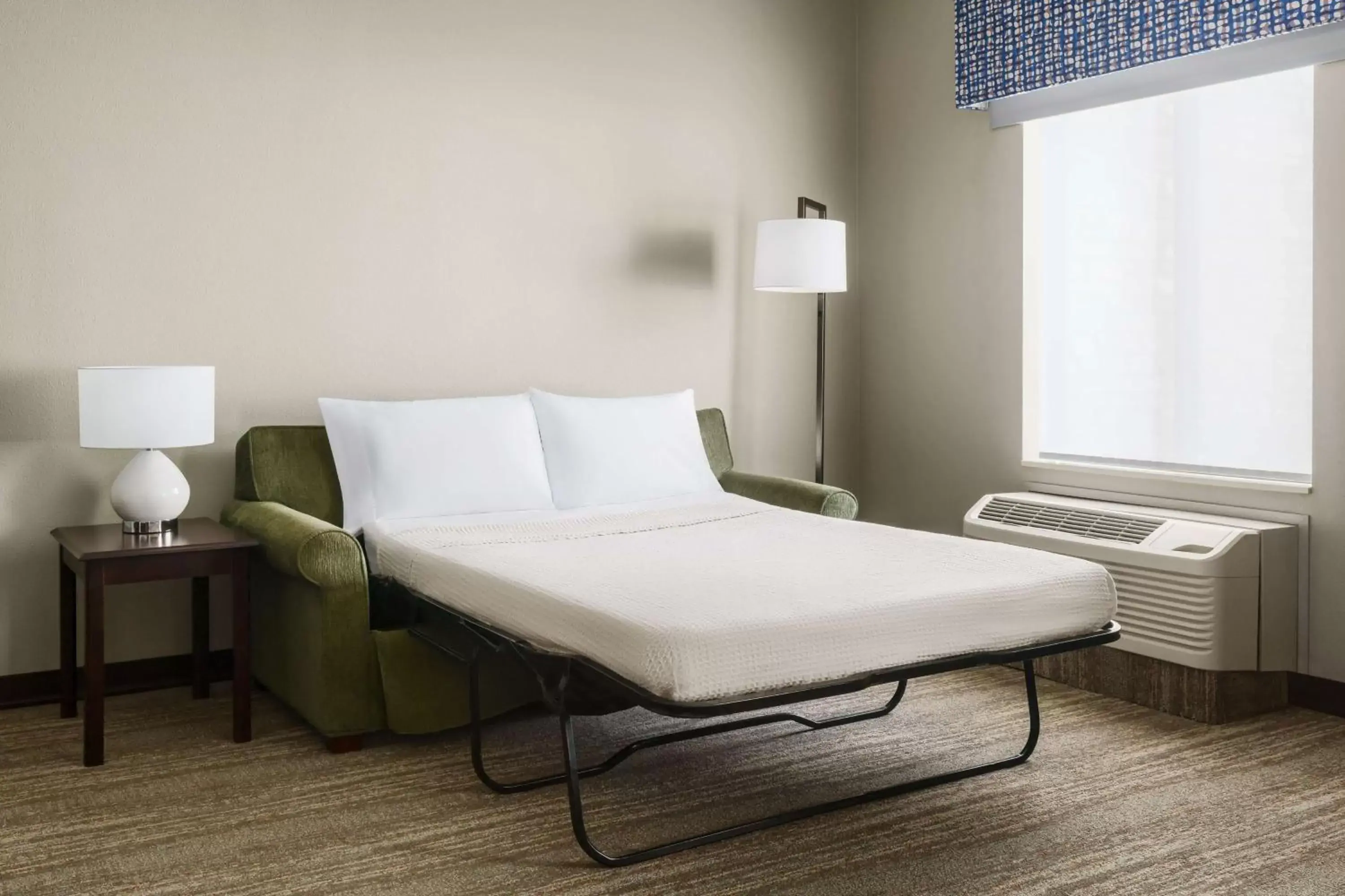 Living room, Bed in Hampton Inn & Suites West Sacramento