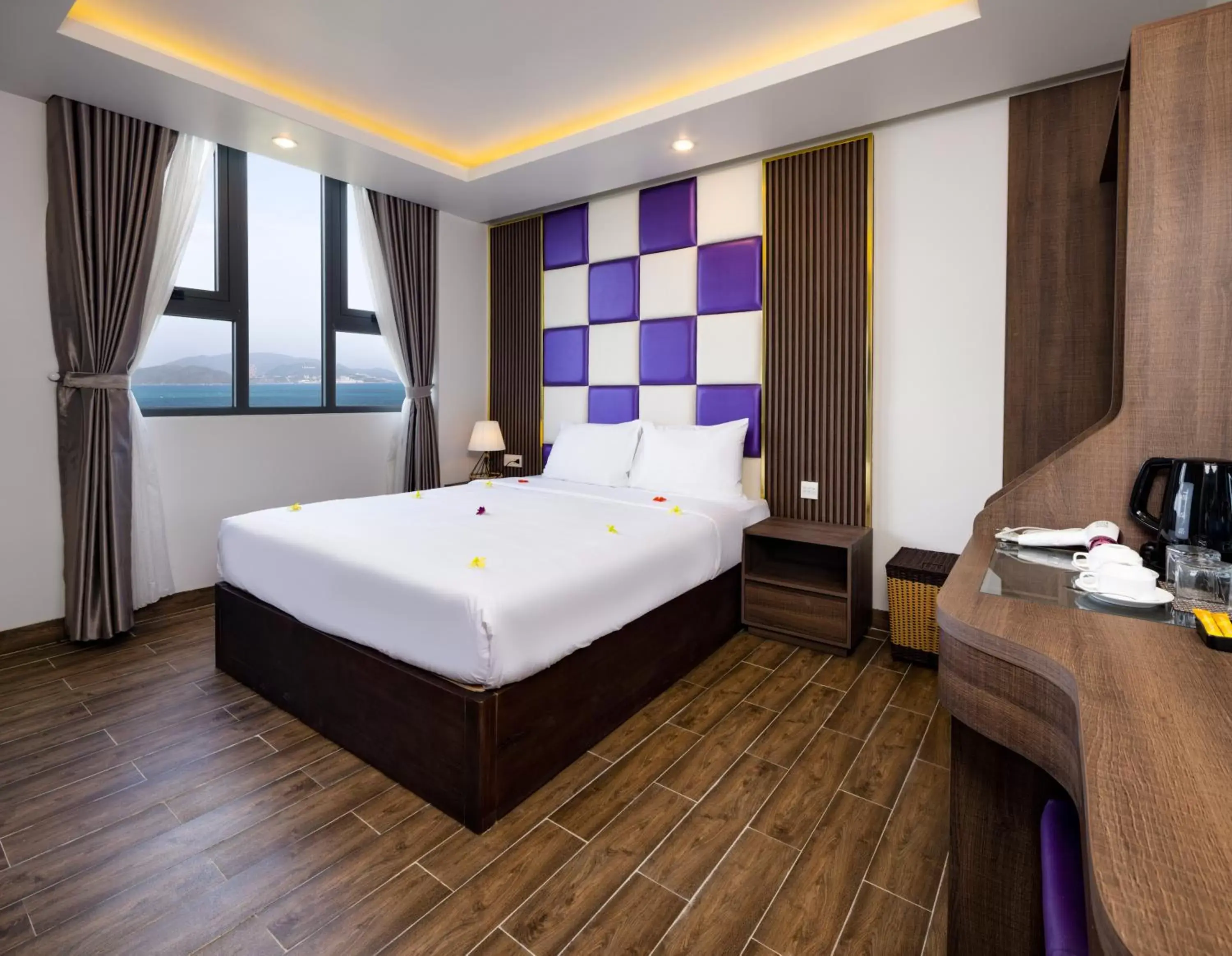 Property building, Bed in Azura Gold Hotel & Apartment Property building, Bed in Azura Gold Hotel & Apartment