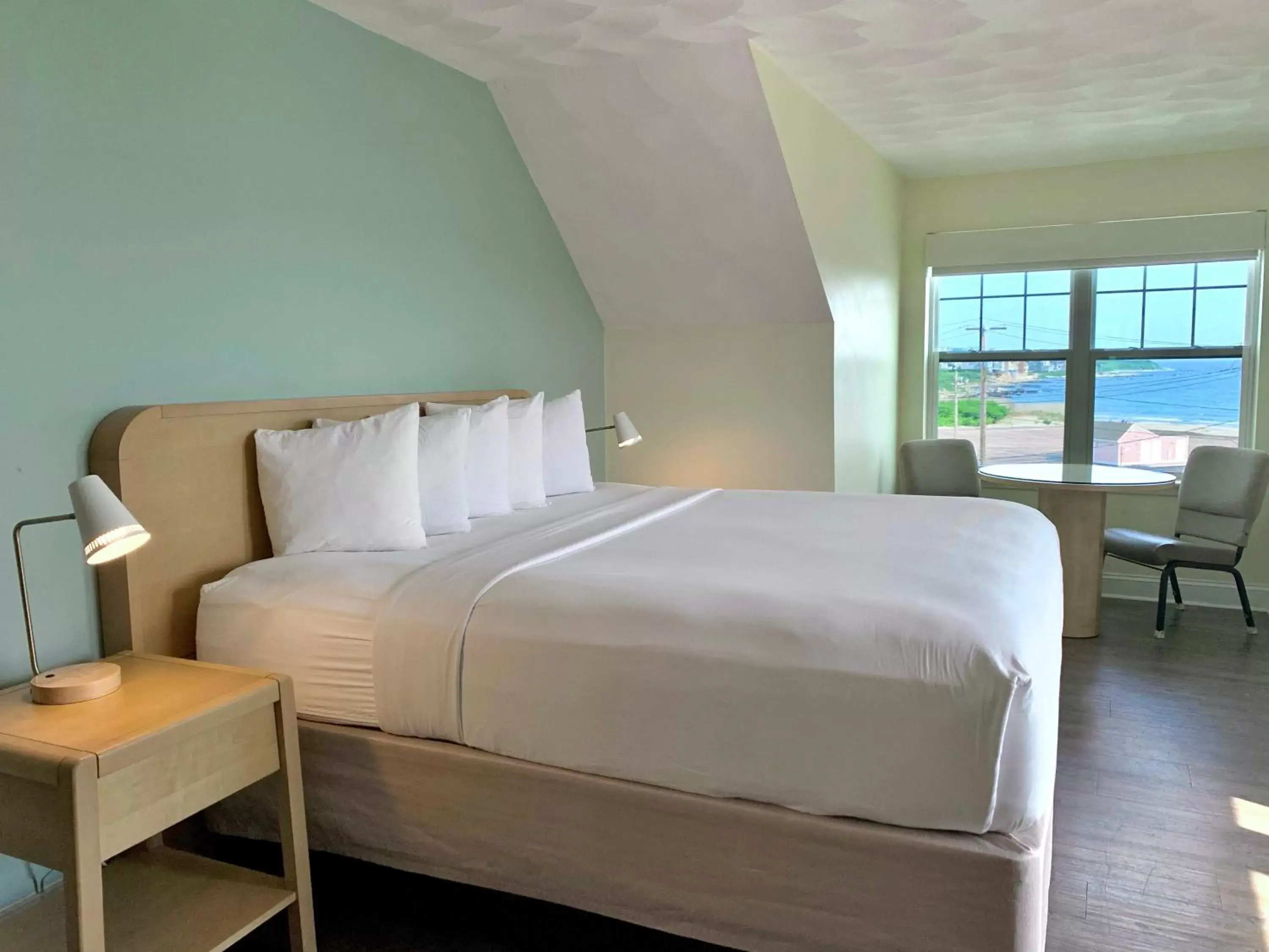 Bed in Atlantic Beach Hotel Newport