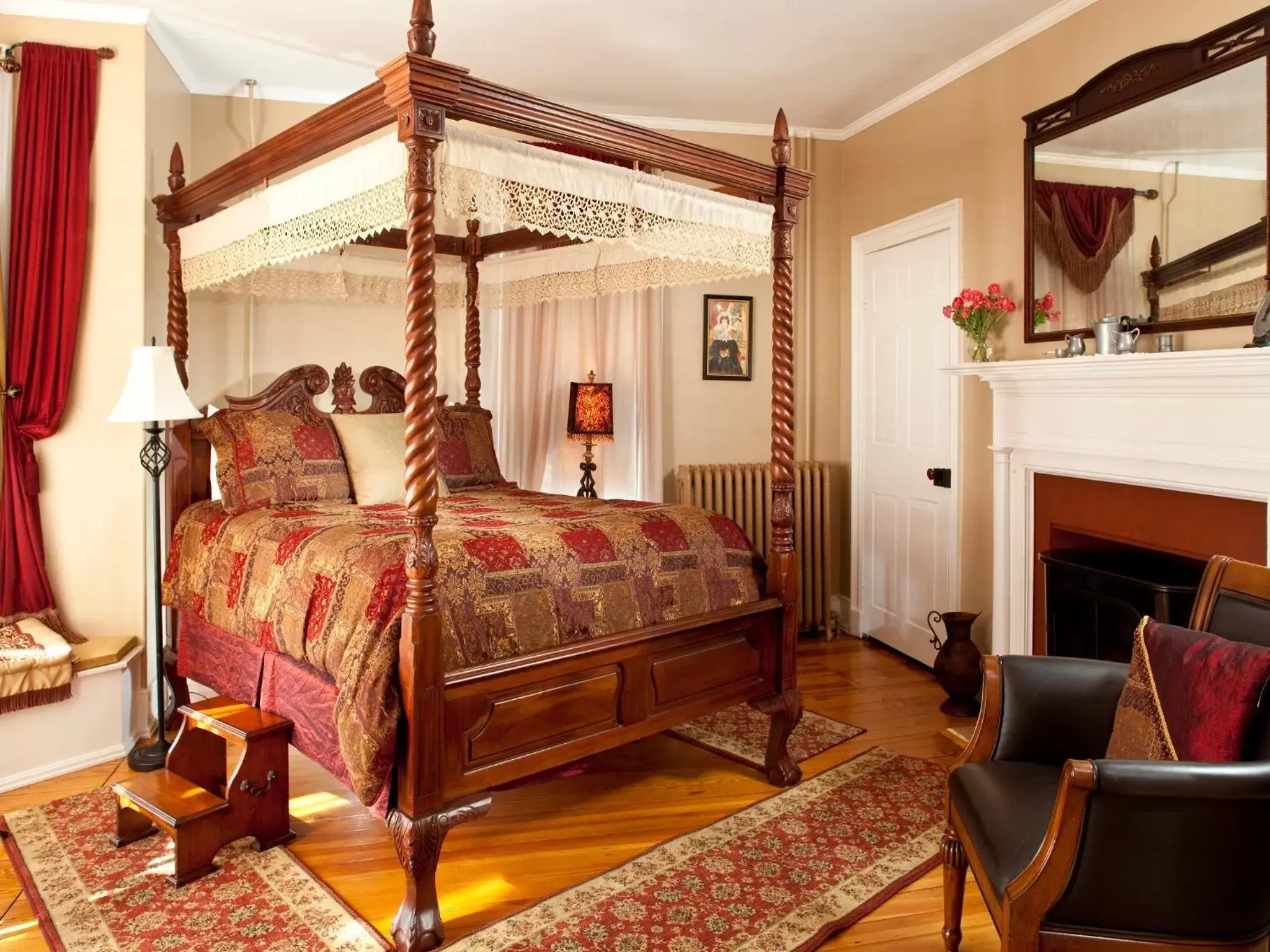 Deluxe Queen Room in Brickhouse Inn B&B