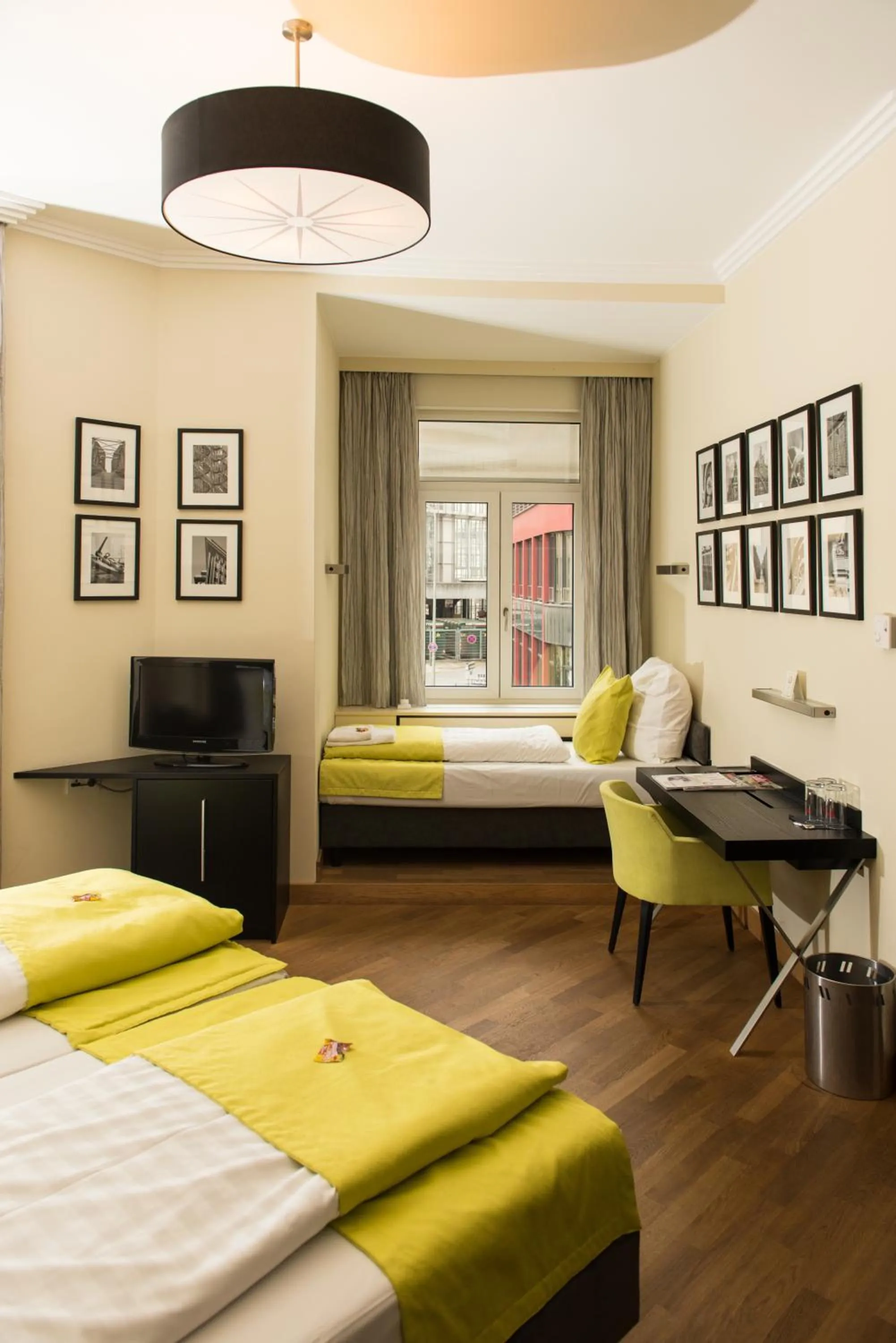 Photo of the whole room, Bed in Hotel Hamburger Hof