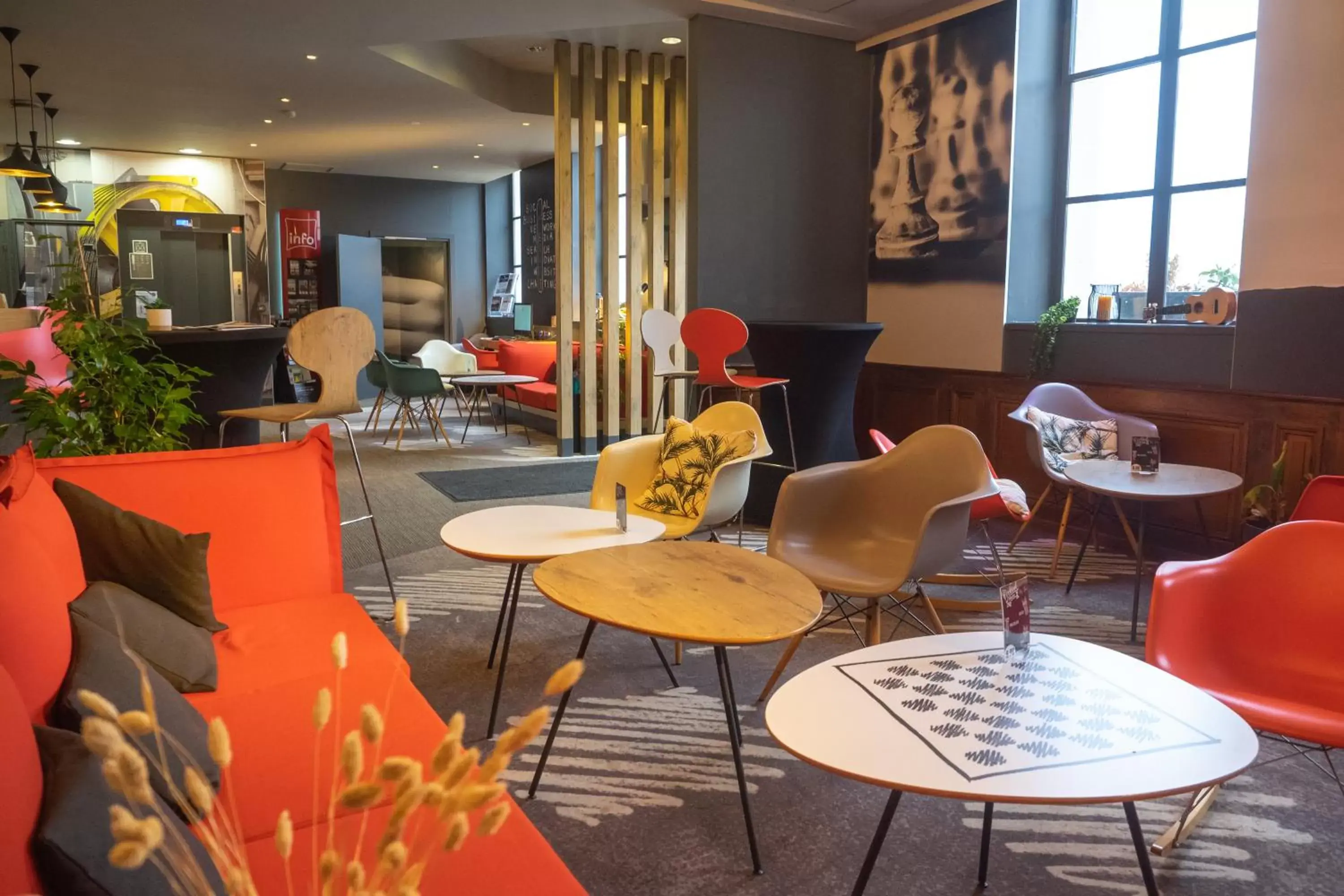 Lounge or bar, Lounge/Bar in ibis Douai Centre