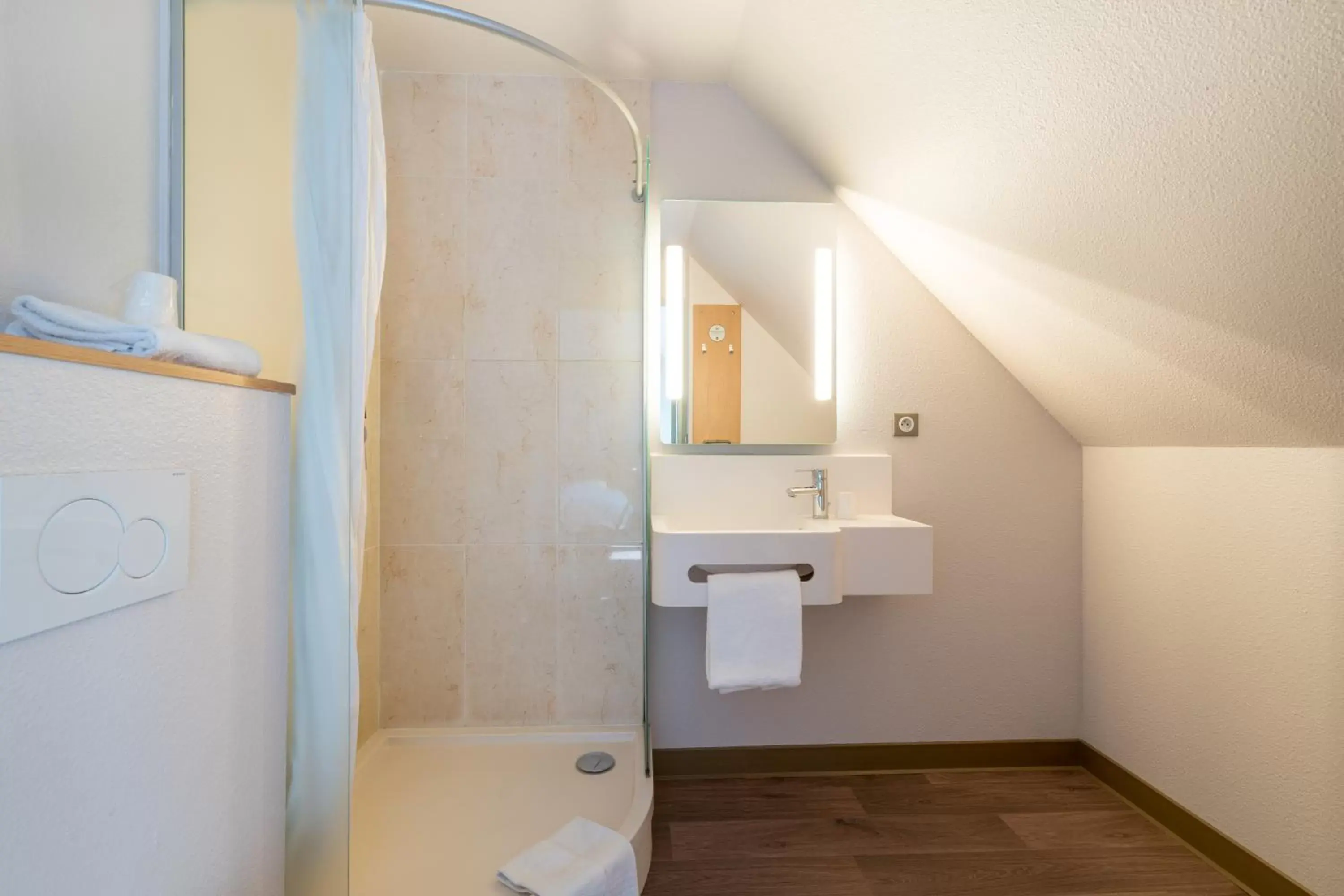Bathroom in B&B HOTEL Auray Carnac