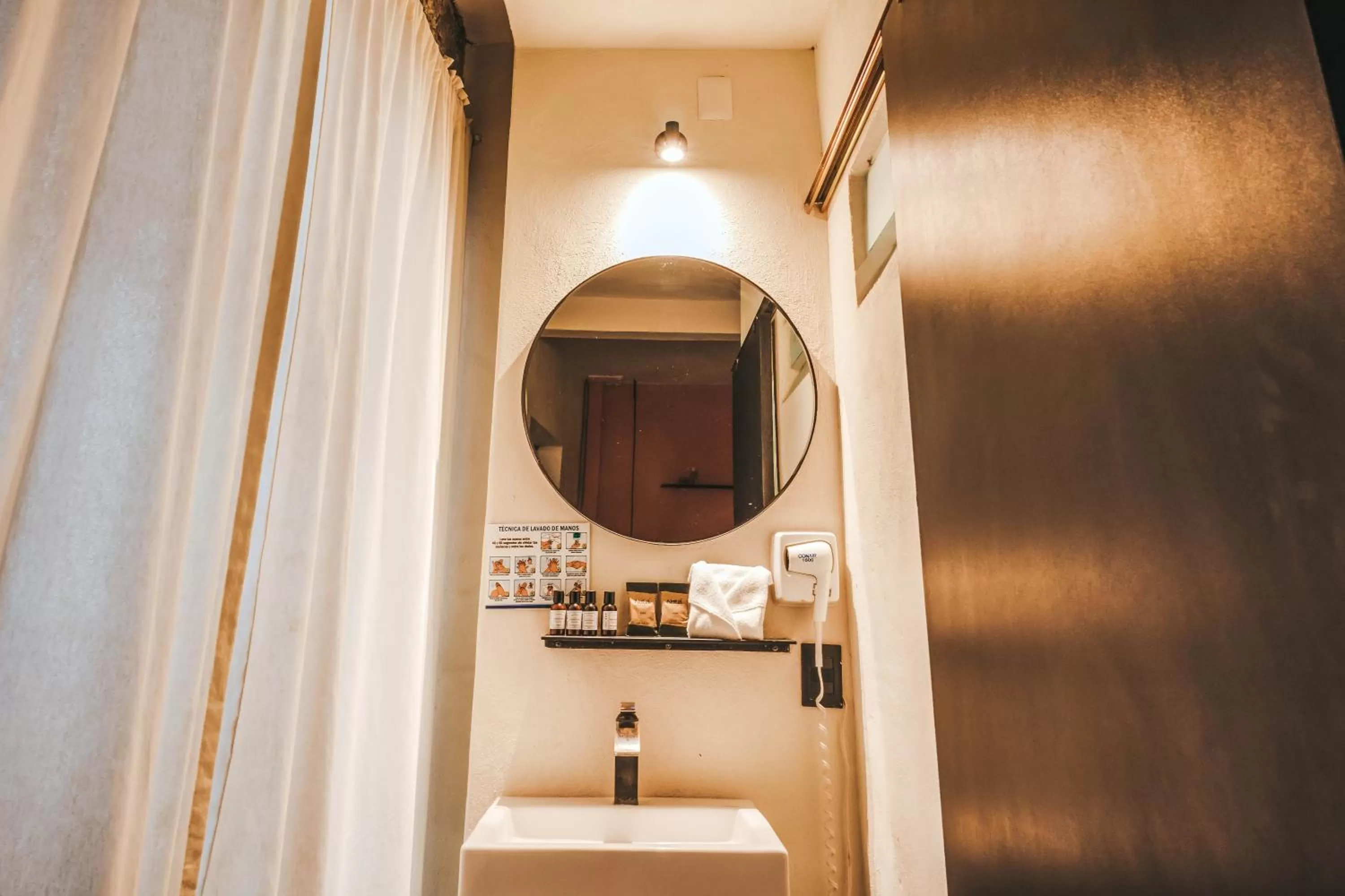 Bathroom in Hotel Maria Isabela