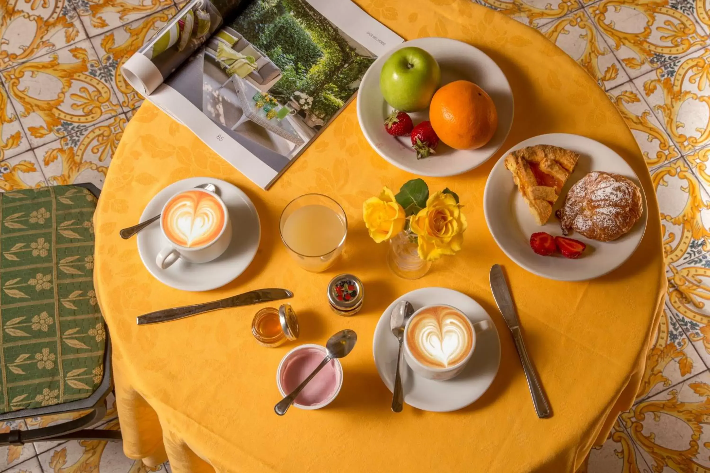 Coffee/tea facilities, Breakfast in Hotel Villa Grazioli