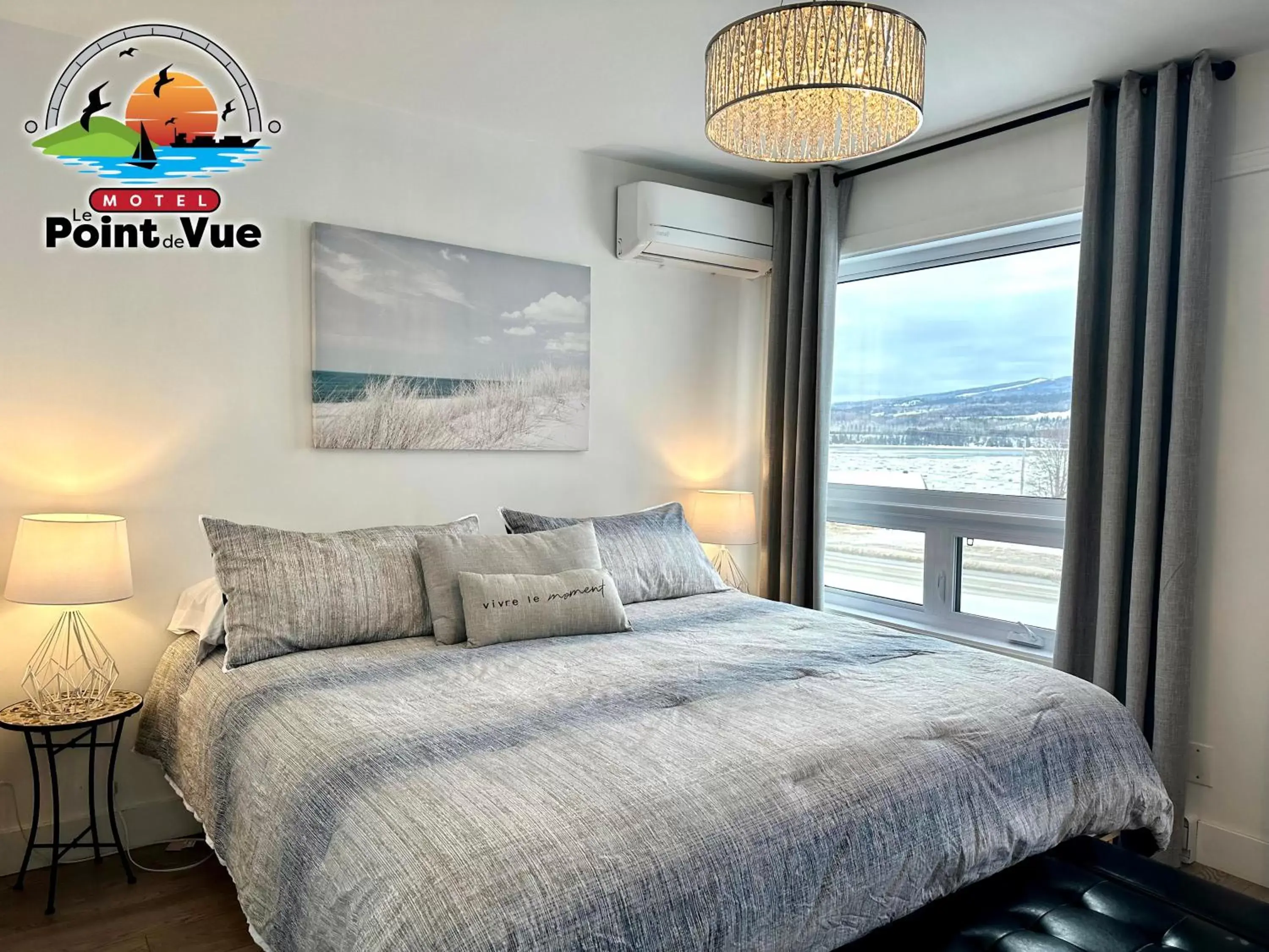 Photo of the whole room, Bed in Motel le Point de Vue