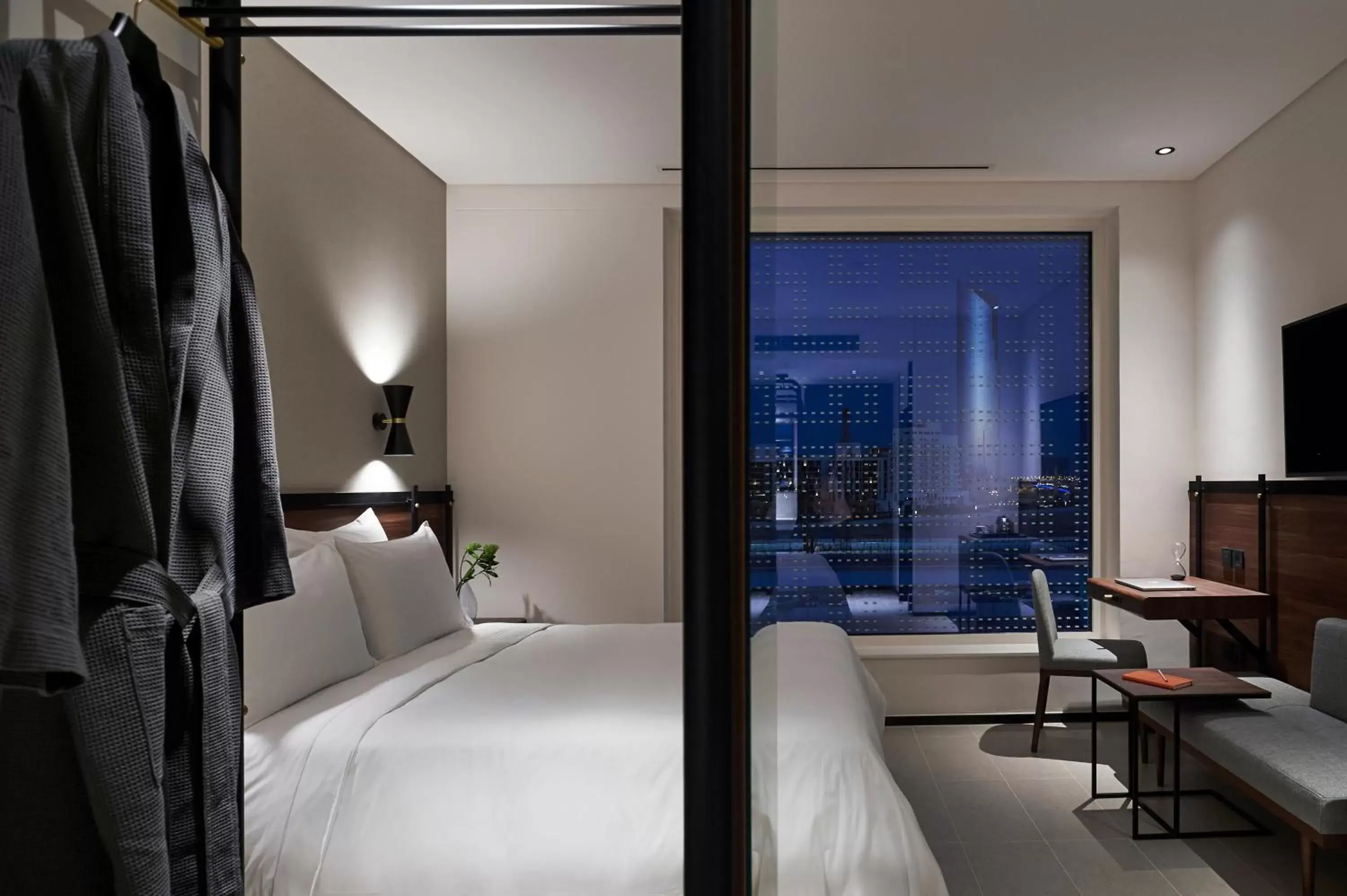 City view, Bed in FORM Hotel Al Jaddaf, Dubai, a Member of Design Hotels City view, Bed in FORM Hotel Al Jaddaf, Dubai, a Member of Design Hotels