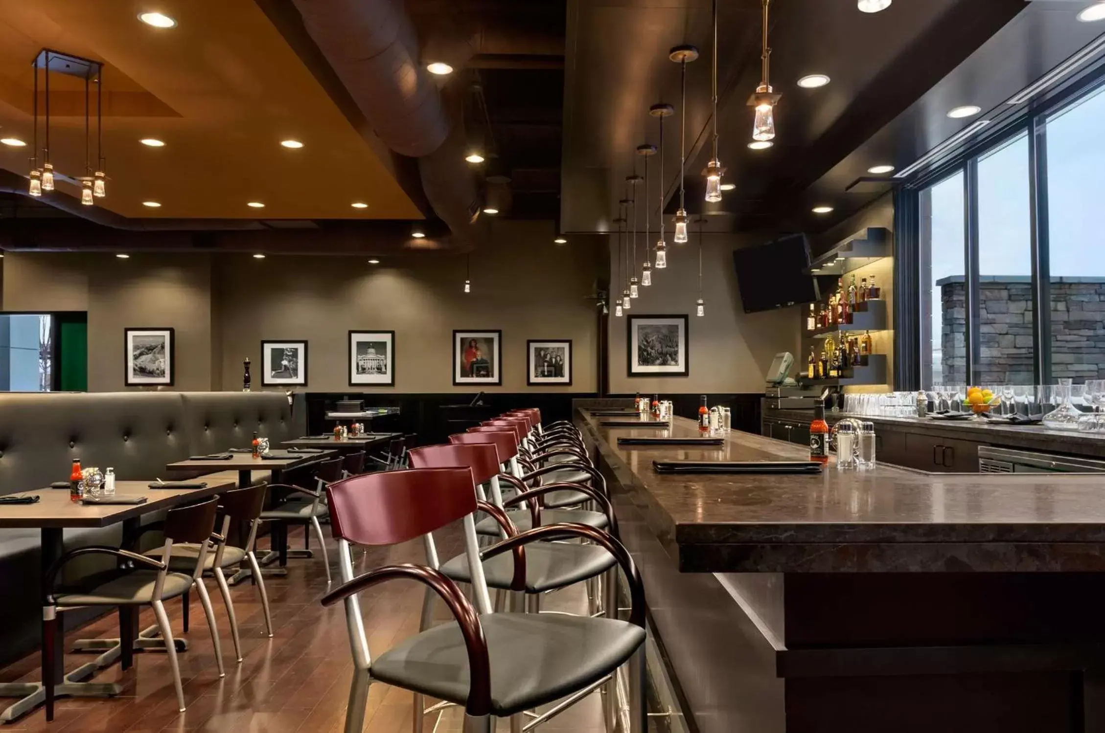 Lounge or bar, Restaurant/Places to Eat in Embassy Suites by Hilton Salt Lake West Valley City