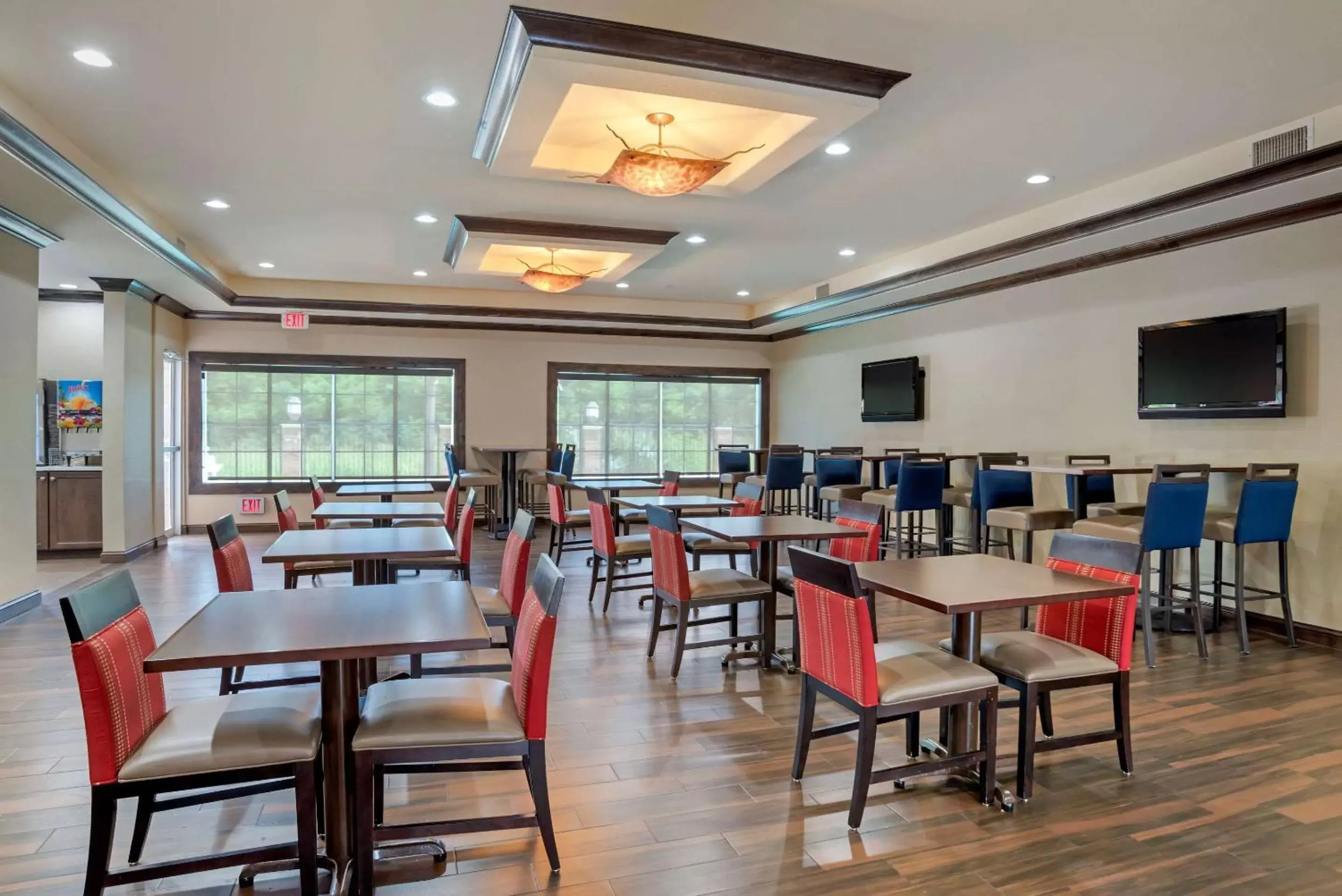 Restaurant/Places to Eat in Comfort Suites Alexandria