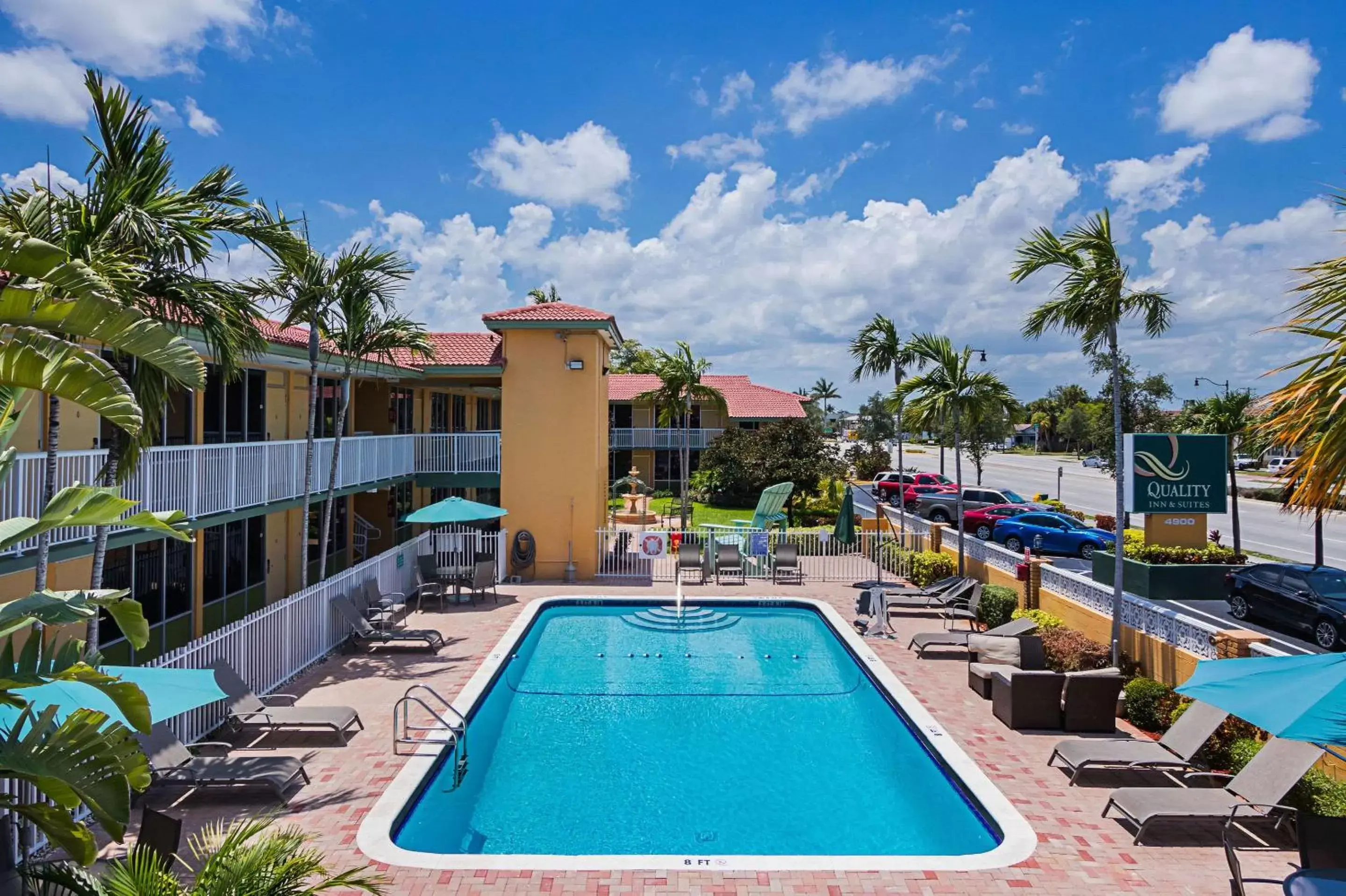 Property building, Swimming Pool in Quality Inn & Suites Airport - Cruise Port Hollywood