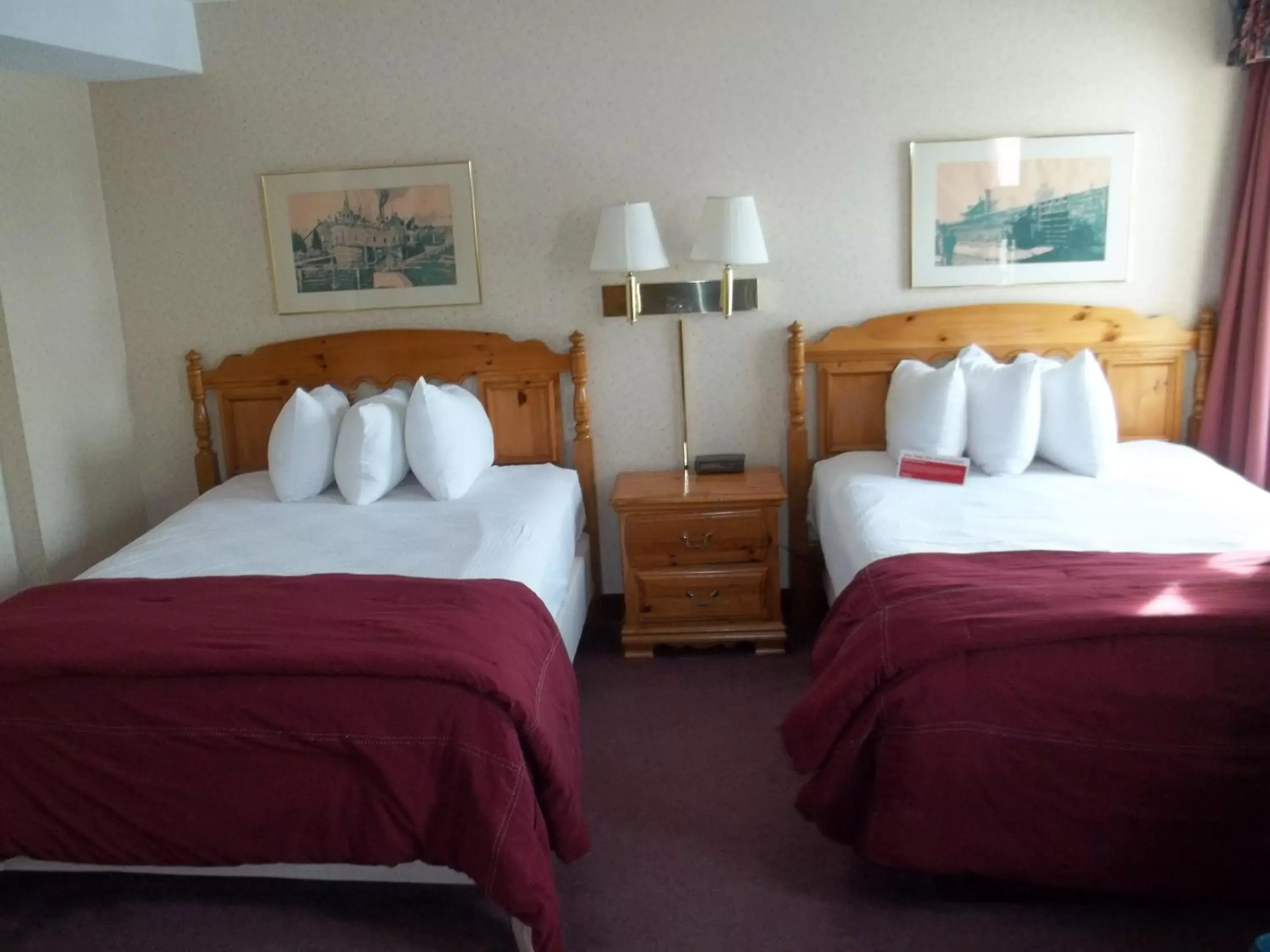 Photo of the whole room, Bed in The Hotel Ojibway, Trademark Collection by Wyndham