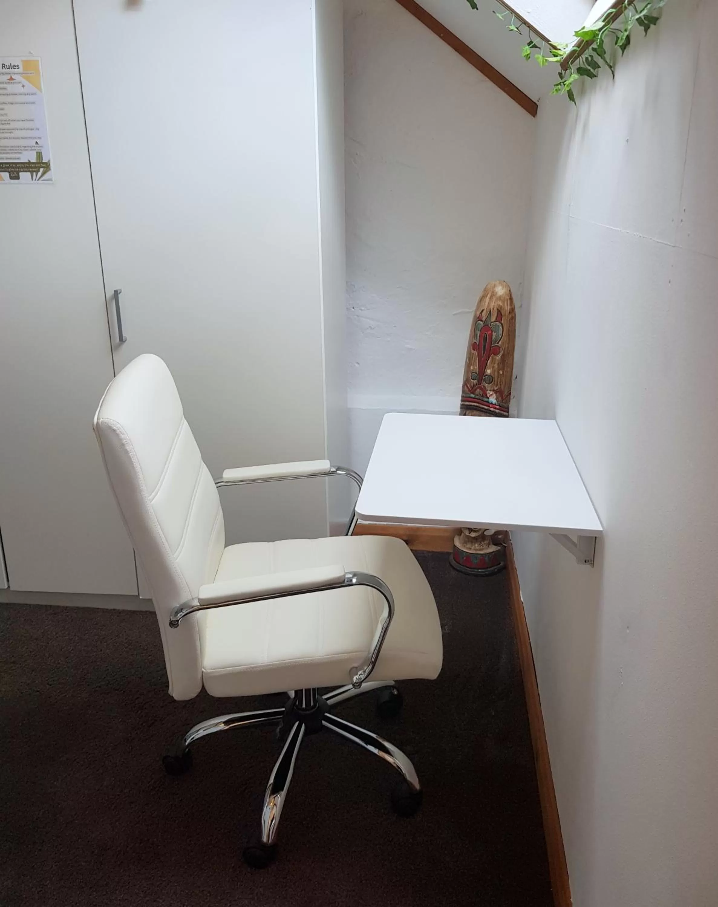 Seating Area in Middle Cottage Sandy Haven Beach